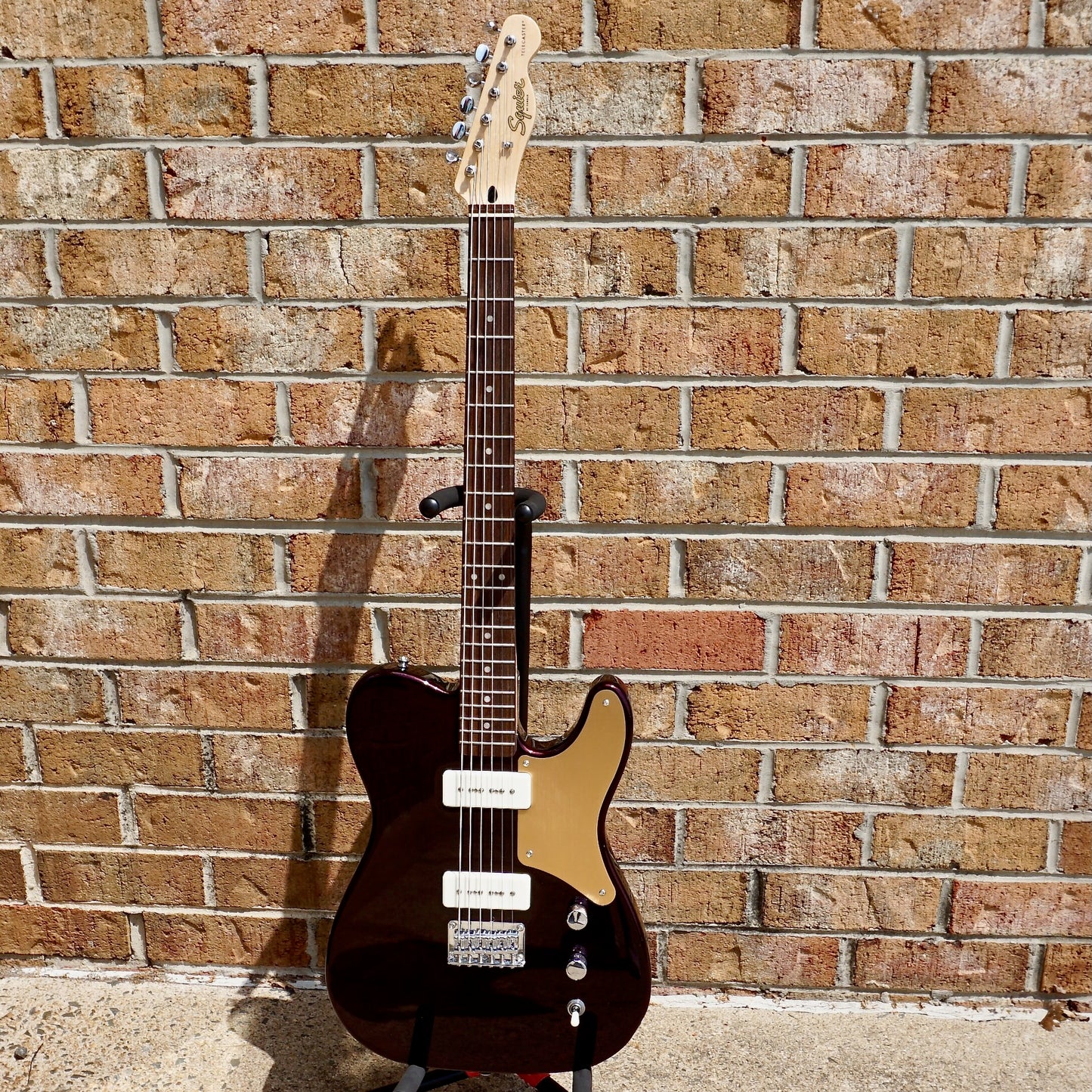 Fender Squier FSR Paranormal Baritone Cabronita Telecaster® Laurel Fingerboard Gold Anodized Pickguard Oxblood
