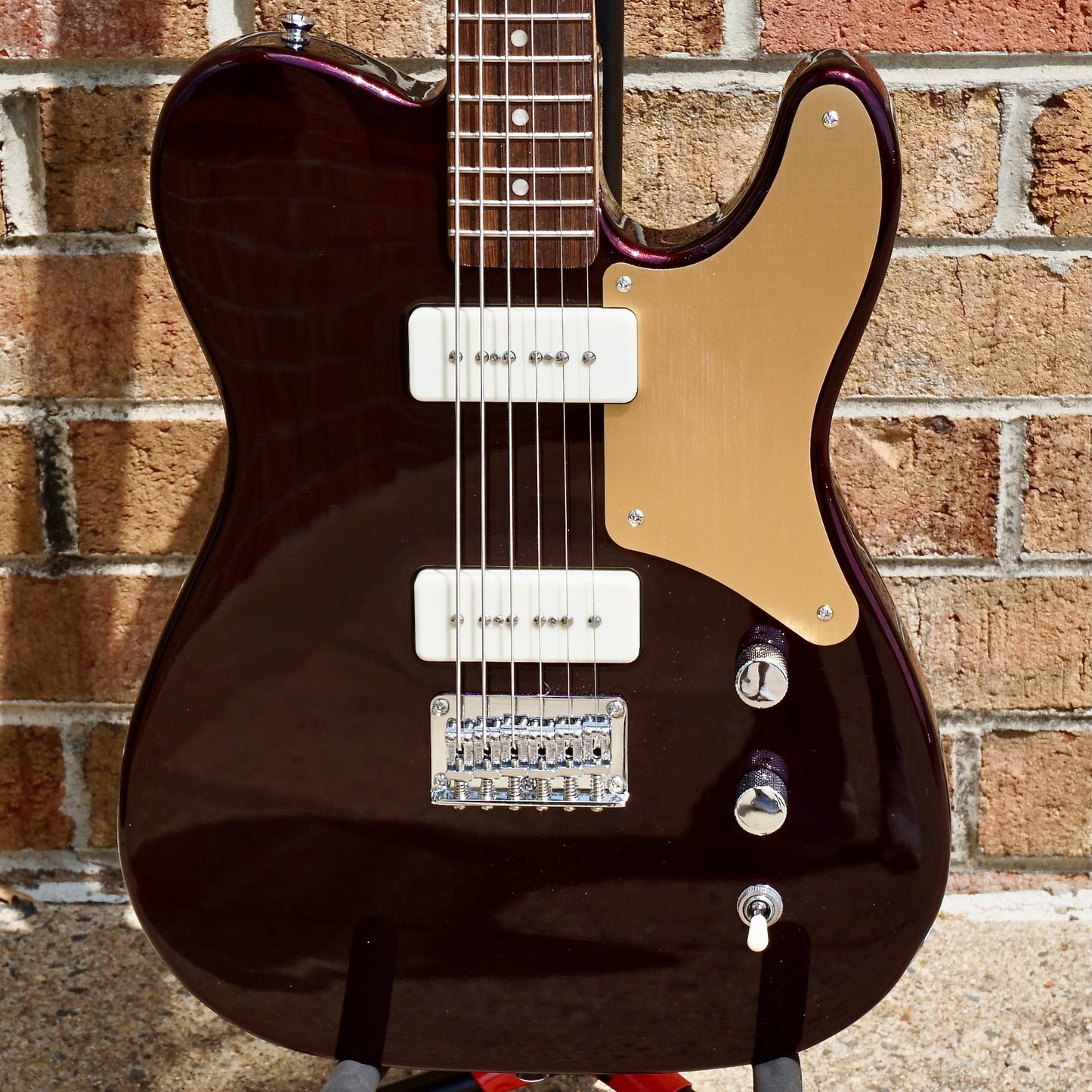 Fender Squier FSR Paranormal Baritone Cabronita Telecaster® Laurel Fingerboard Gold Anodized Pickguard Oxblood