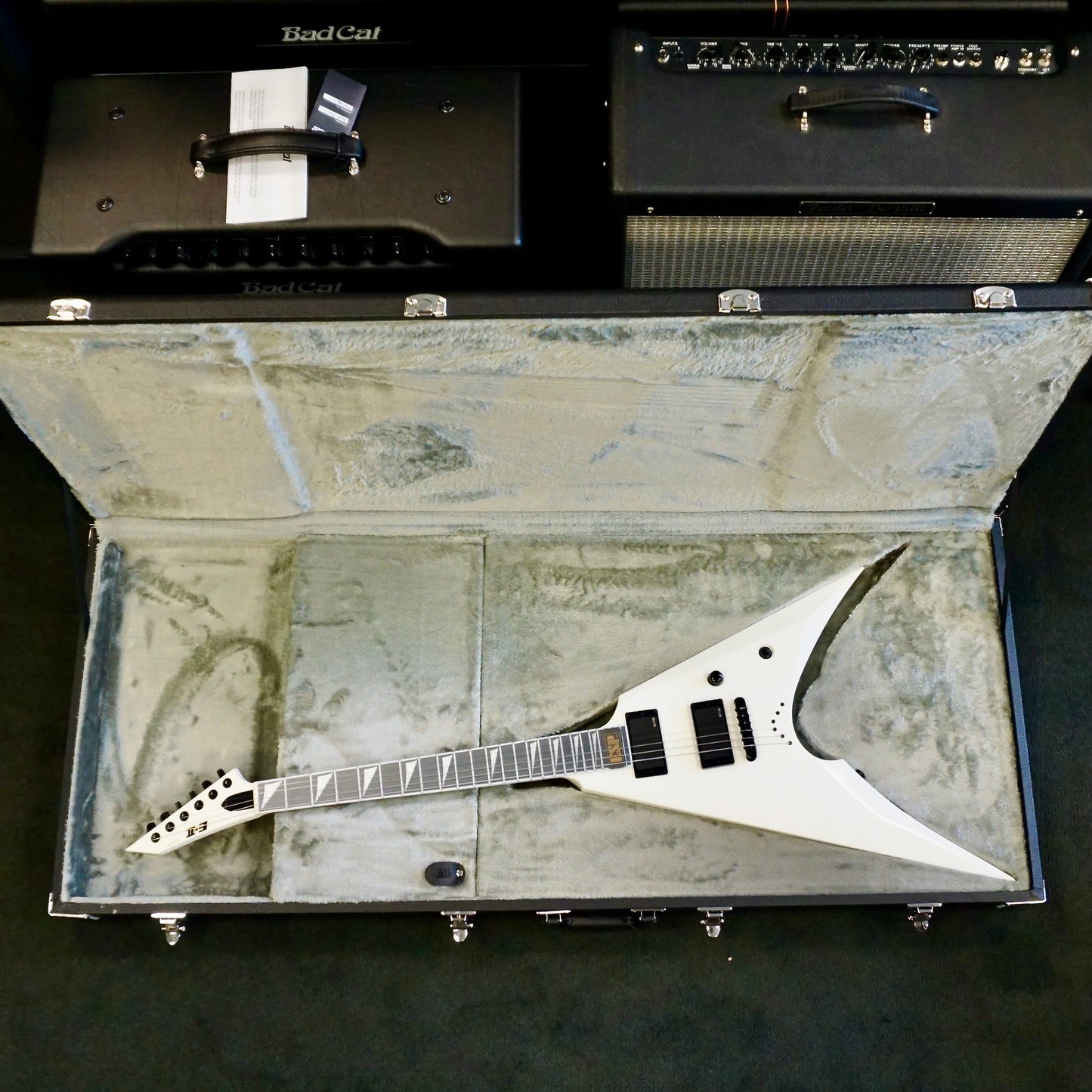 ESP E-II Arrow NT Snow White