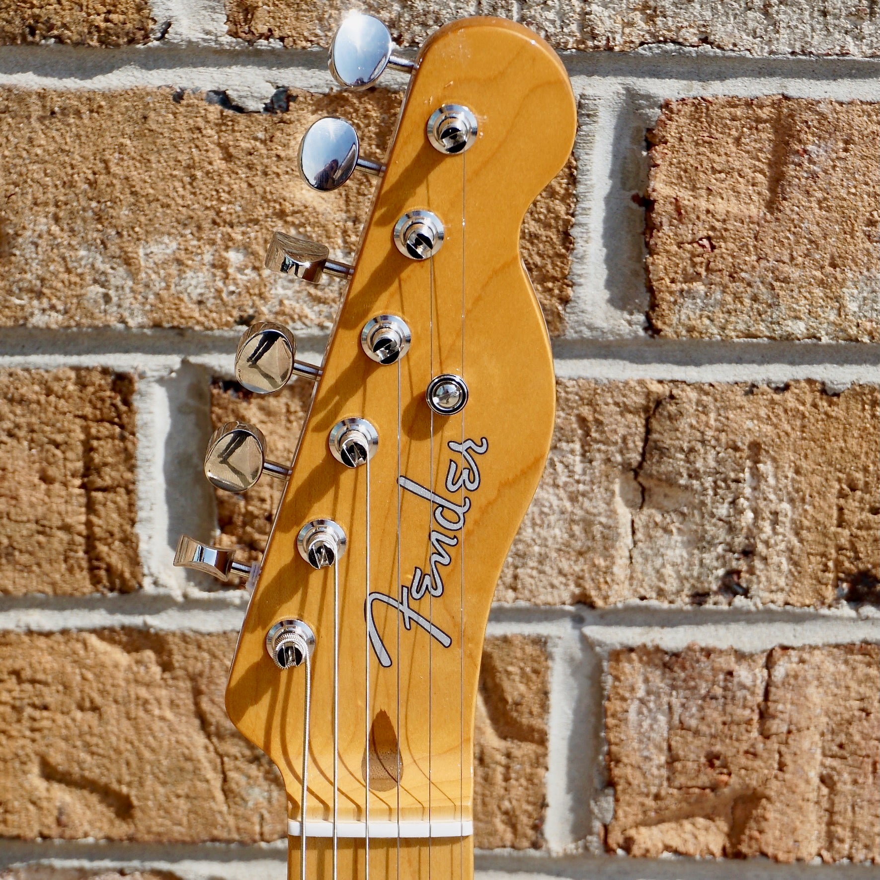 Fender Vintera II '50s Nocaster®, Maple Fingerboard, Blackguard Blonde