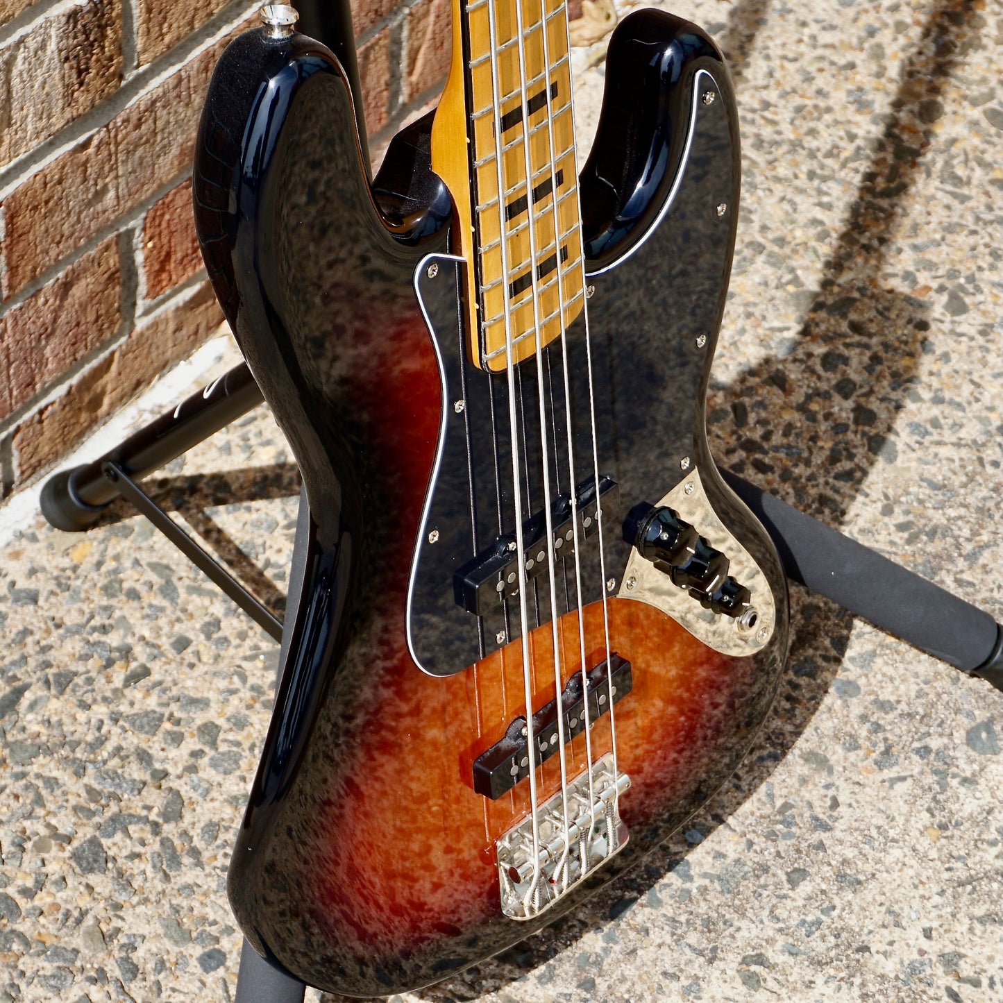 Fender Classic Vibe '70s Jazz Bass Maple Fingerboard 3-Color Sunburst