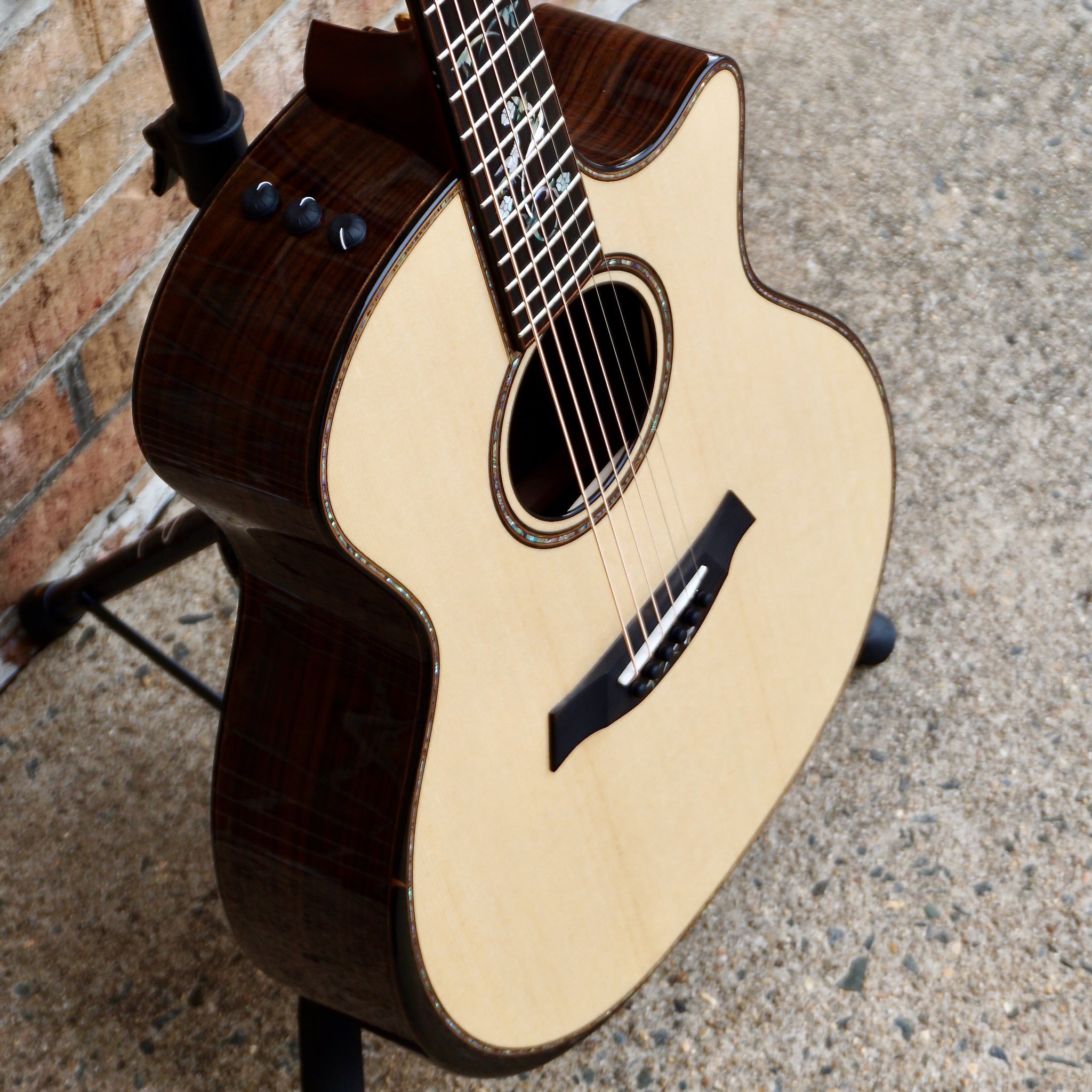 Taylor 914 Special Edition Cindy Inlay – Matt's Guitars