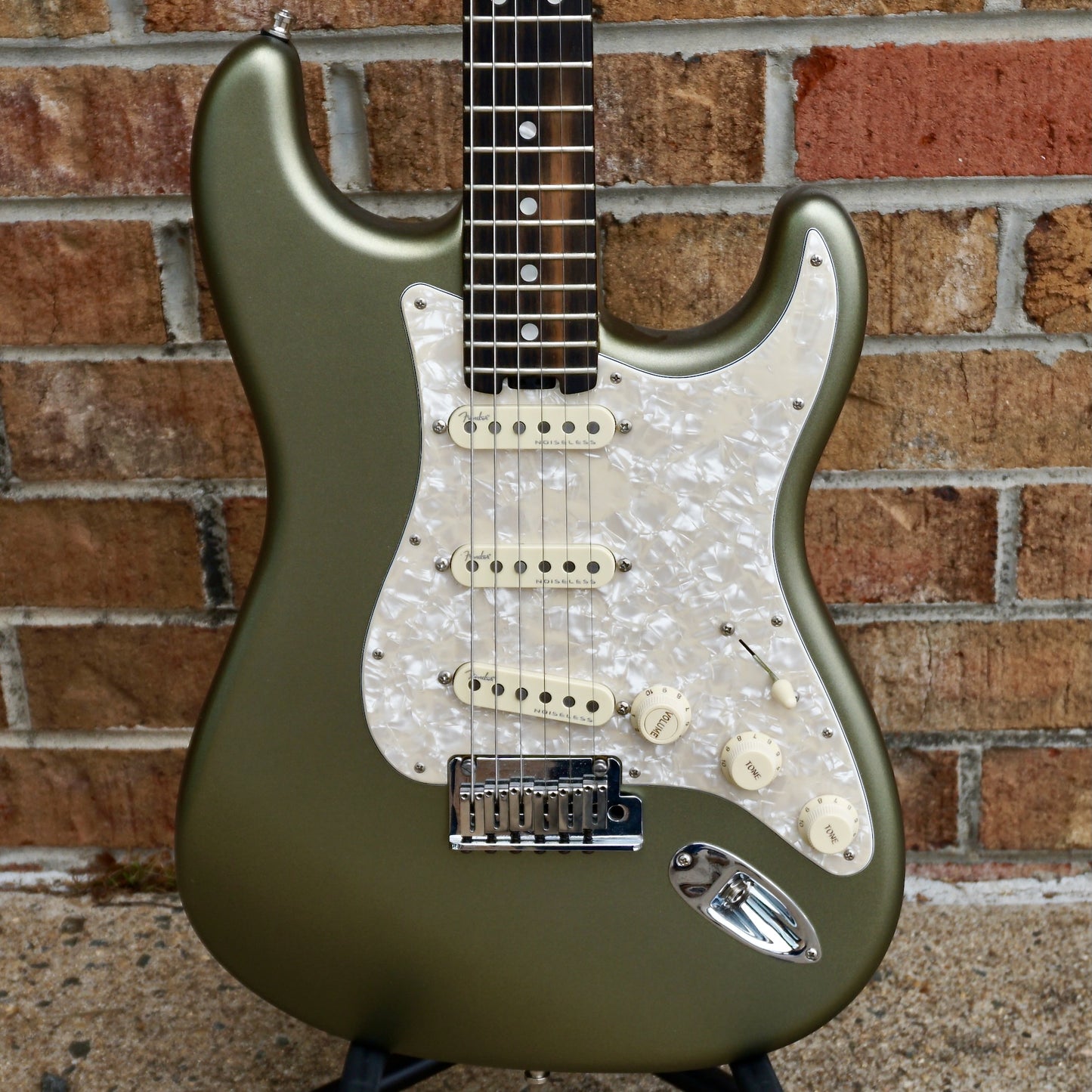 Fender American Elite Stratocaster Ebony Fingerboard Satin Jade Pearl Metallic