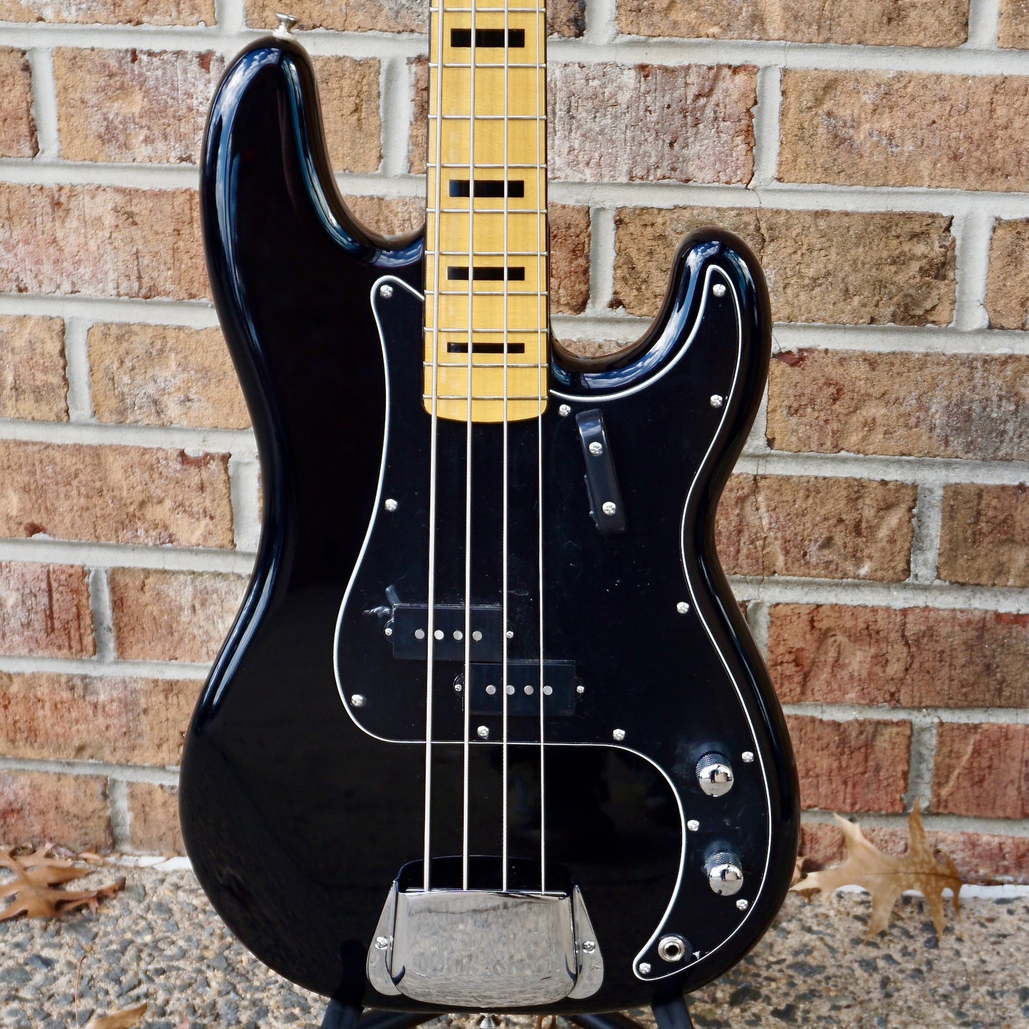 Squier Classic Vibe '70s Precision Bass Maple Fingerboard Black