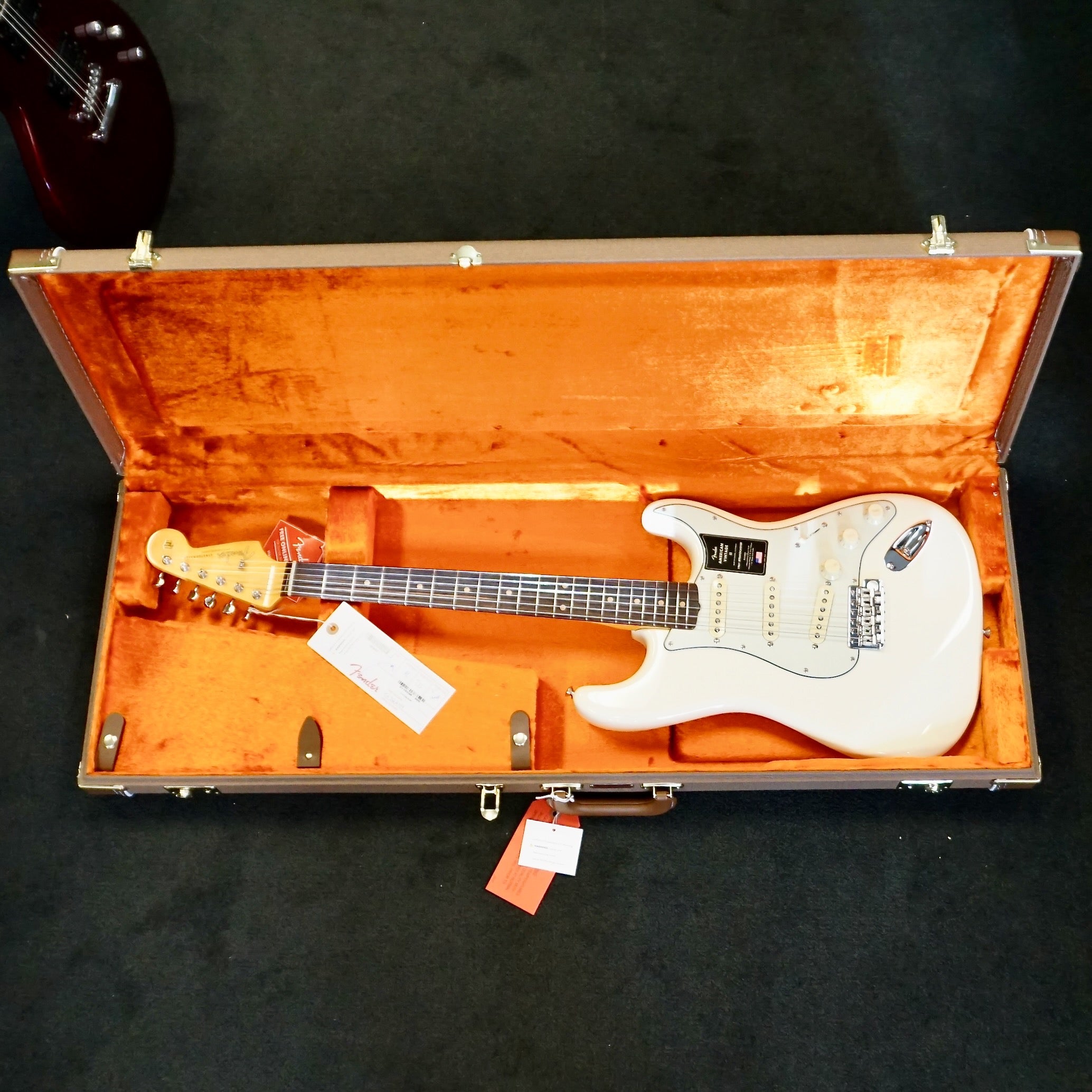 Fender american vintage 65 online stratocaster olympic white