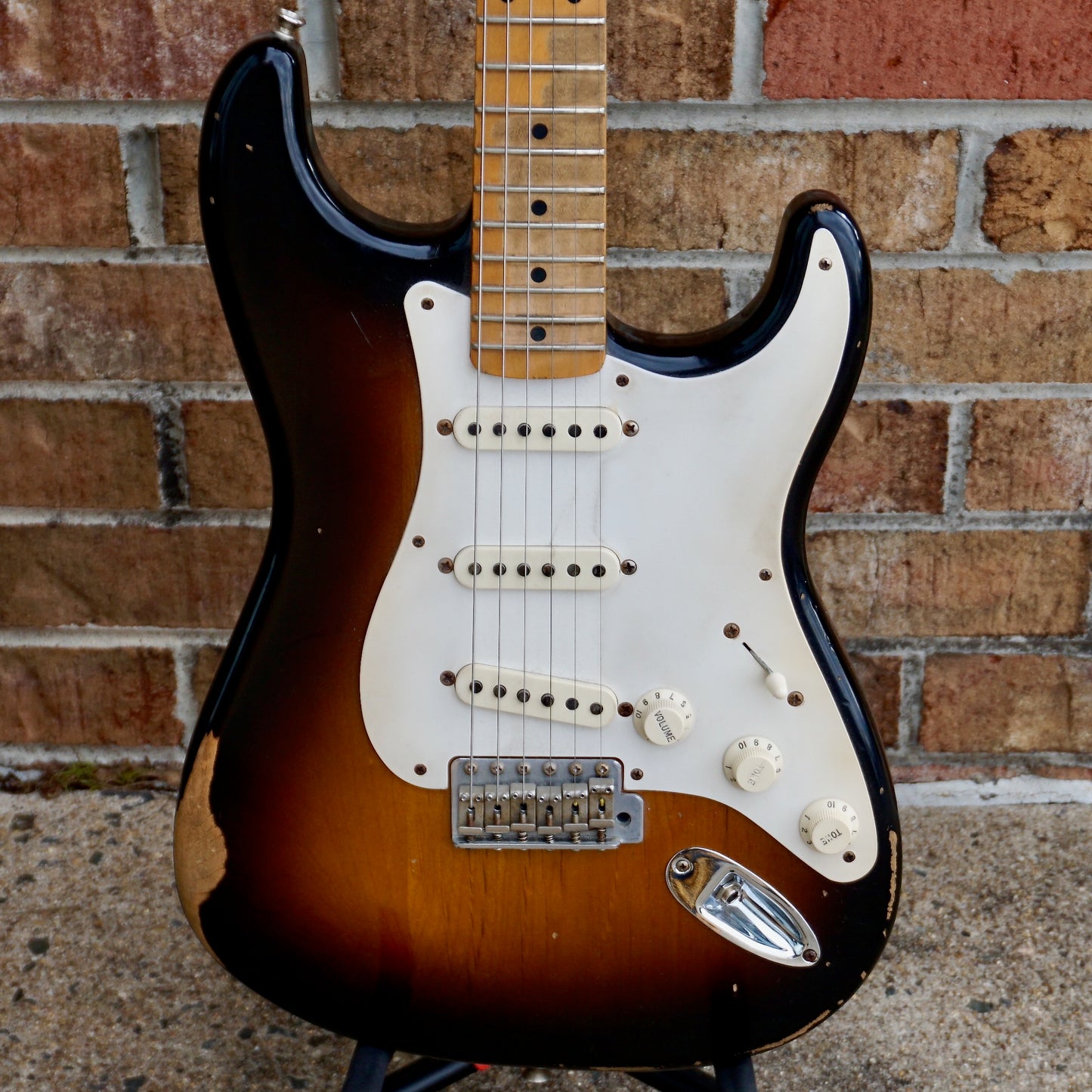 Fender Road Worn '50s Stratocaster Maple Fingerboard 2-Color Sunburst