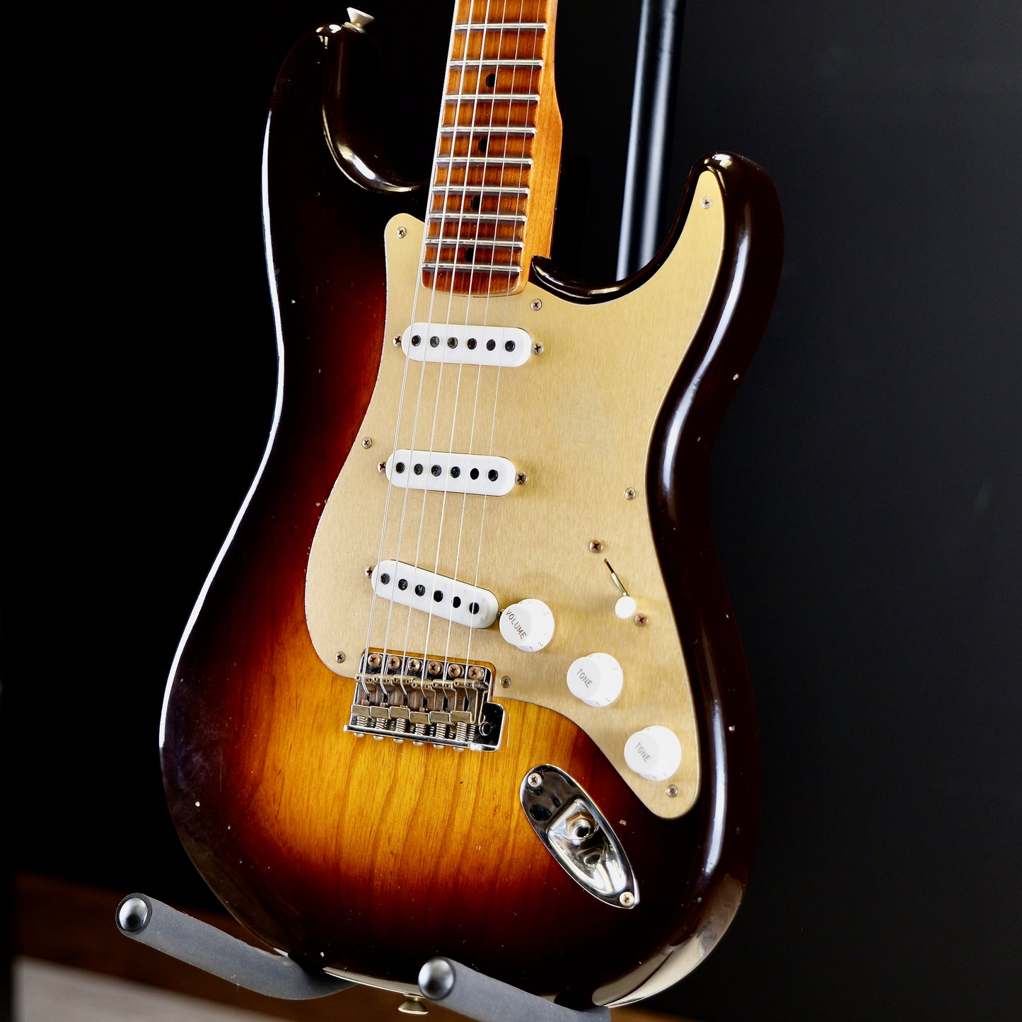 Fender Custom Shop Limited Edition 1954 Roasted Stratocaster Journeyman Relic 1-Piece Roasted Quarterswan Maple Neck Fingerboard Wide-Fade Chocolate 2-Color Sunburst