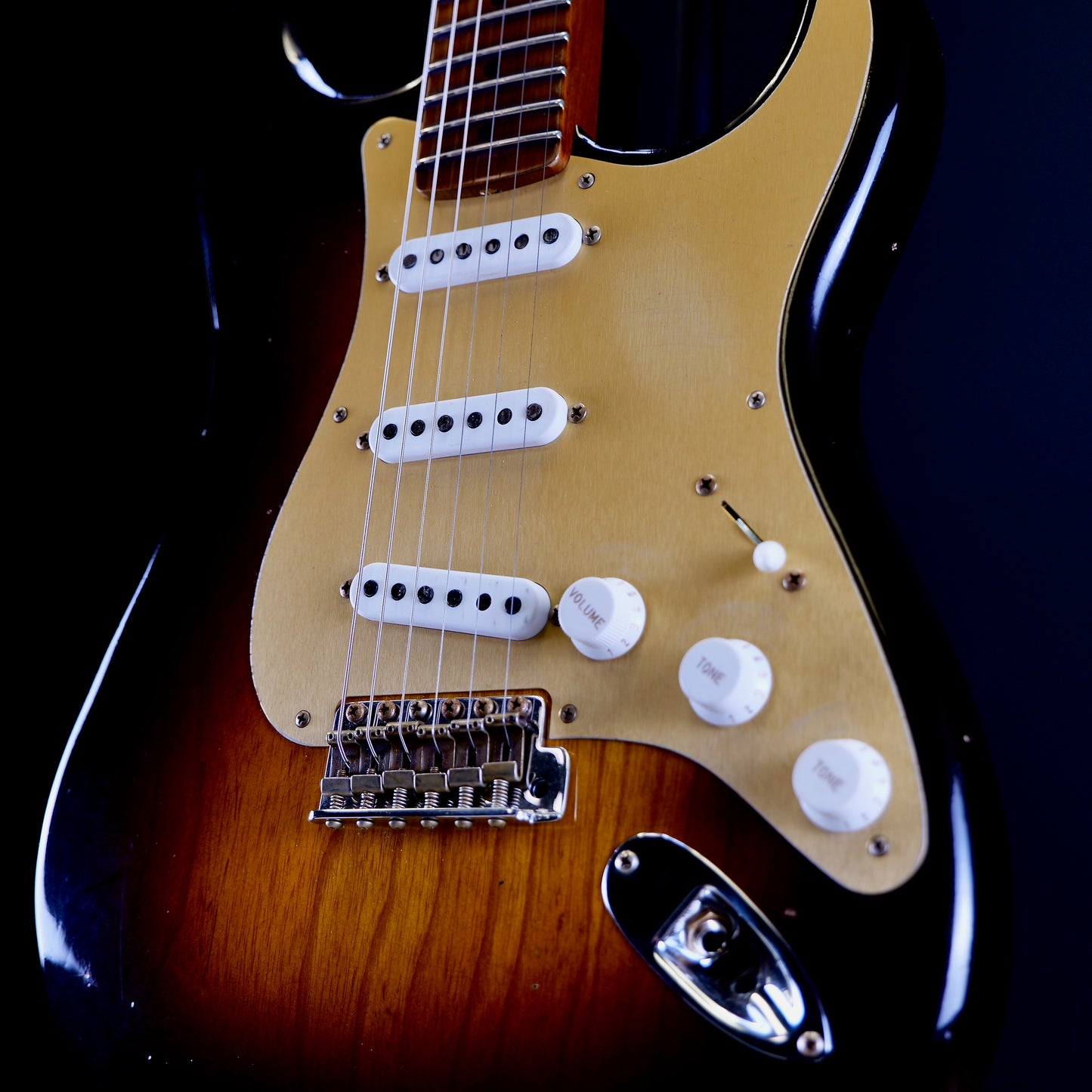 Fender Custom Shop Limited Edition 1954 Roasted Stratocaster Journeyman Relic 1-Piece Roasted Quarterswan Maple Neck Fingerboard Wide-Fade Chocolate 2-Color Sunburst