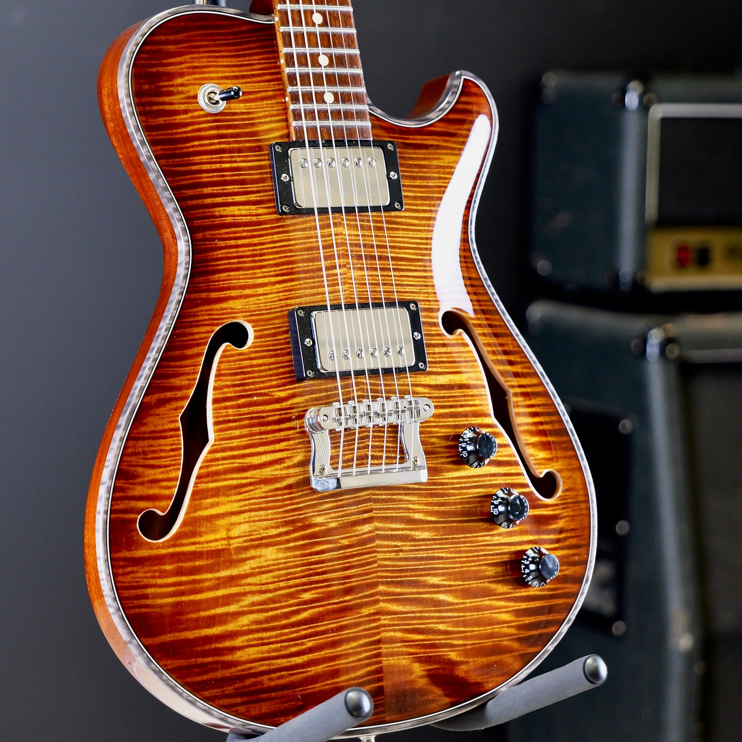 Knaggs Chena Aged Scotch/Onyx Binding T1 Top