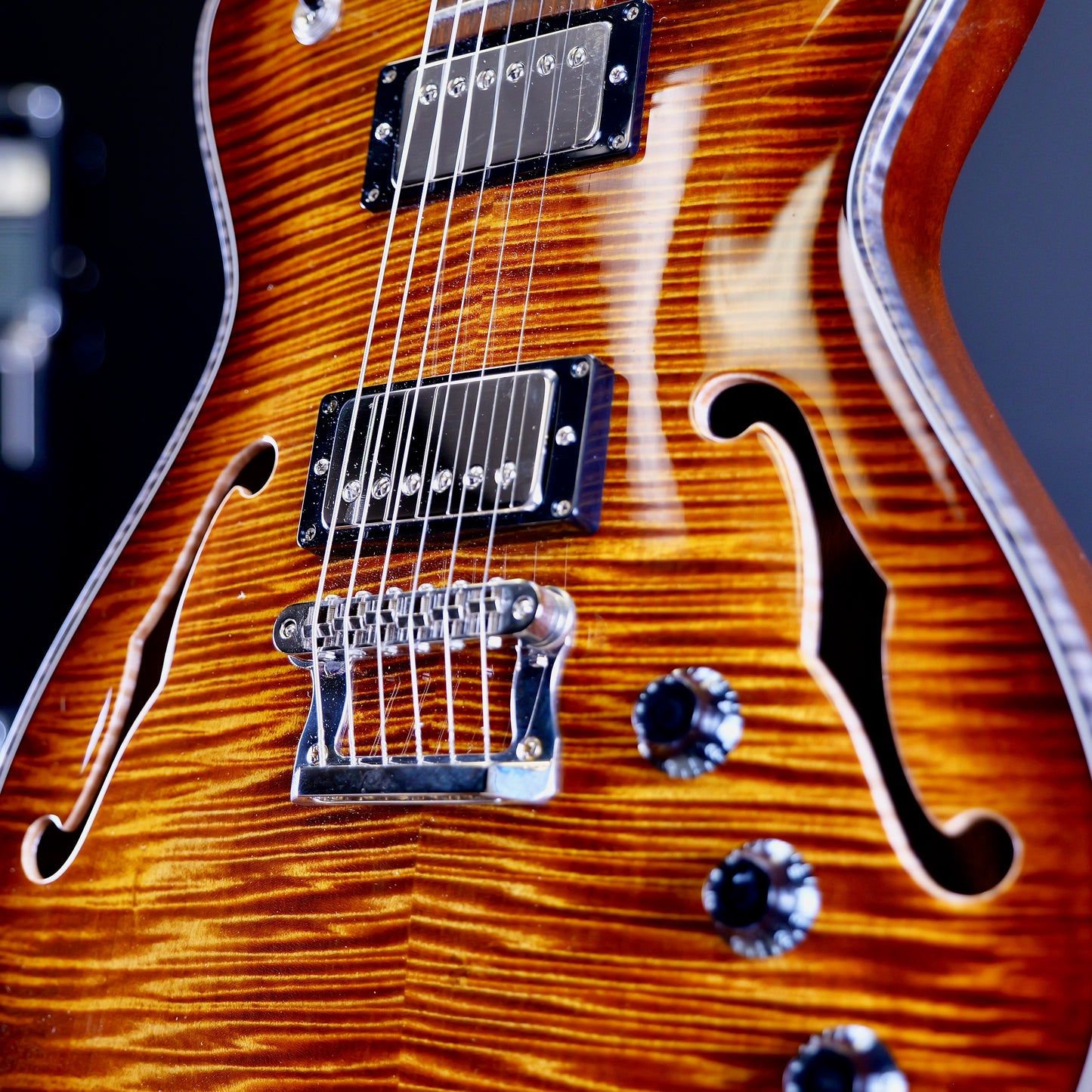 Knaggs Chena Aged Scotch/Onyx Binding T1 Top