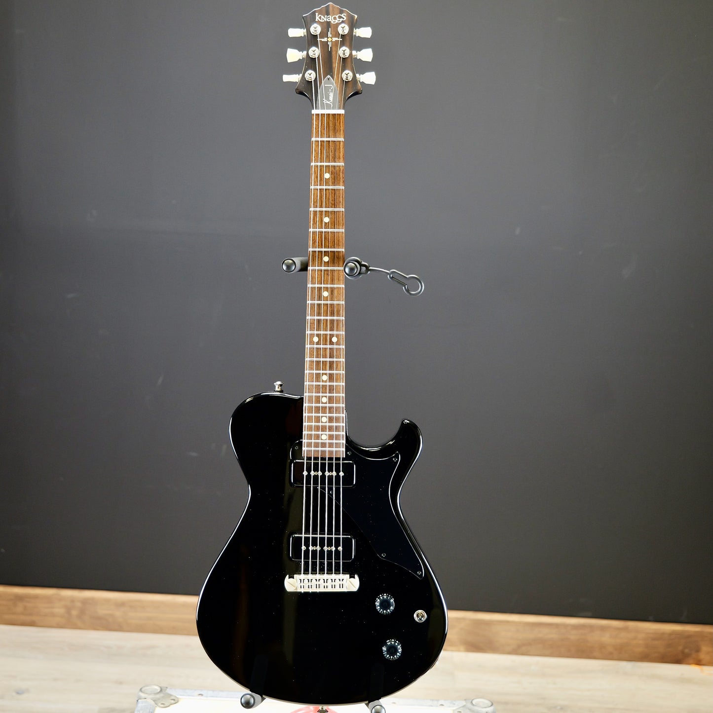 Knaggs Kenai "J" Black