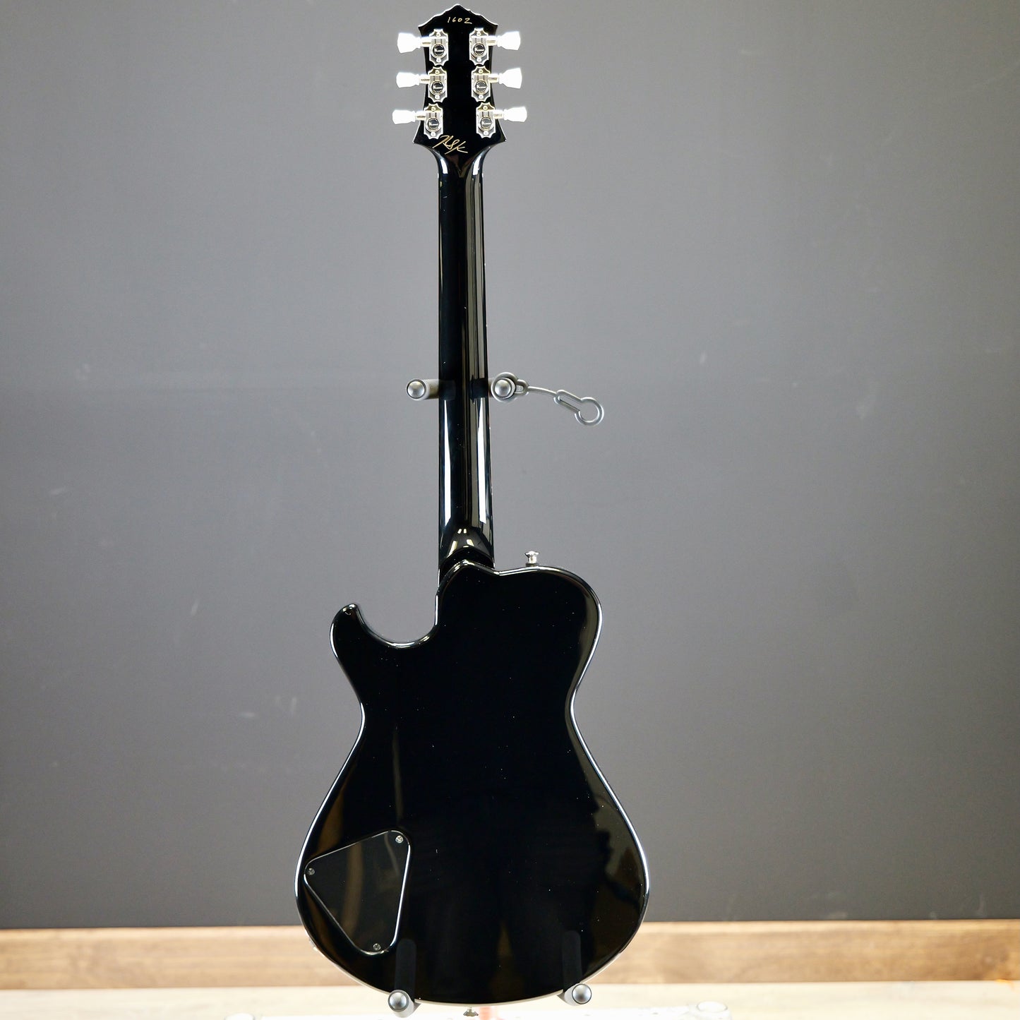 Knaggs Kenai "J" Black