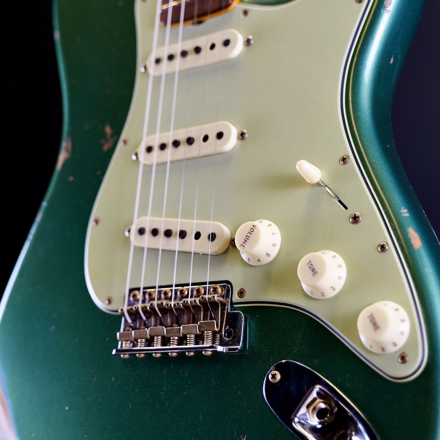 Fender Custom Shop Limited Edition 1964 L-Series Stratocaster Heavy Relic 3A Rosewood Fingerboard Aged Sherwood Green Metallic