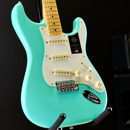 Fender American Vintage II 1957 Stratocaster Maple Fingerboard Sea Foam Green