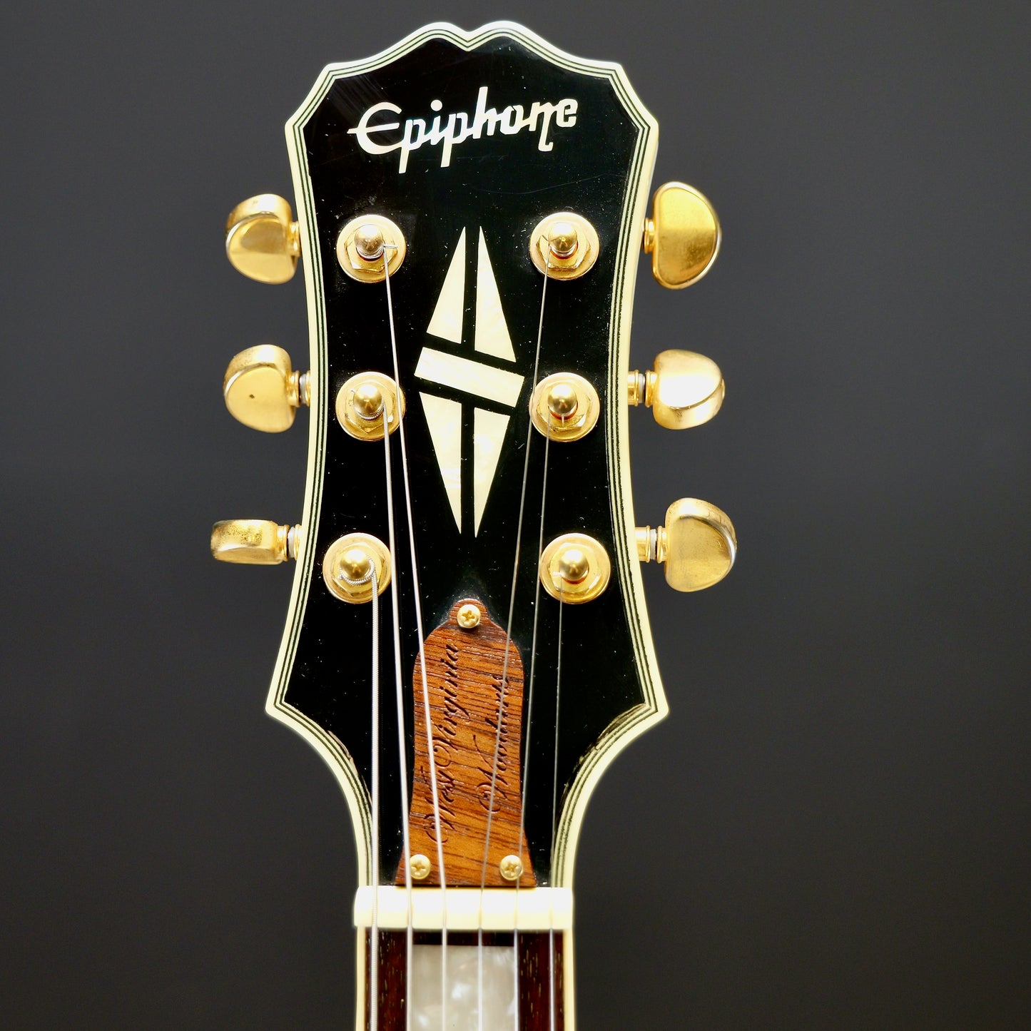 Epihpone Les Paul Custom Alpine White w/ Custom Wooden Covers