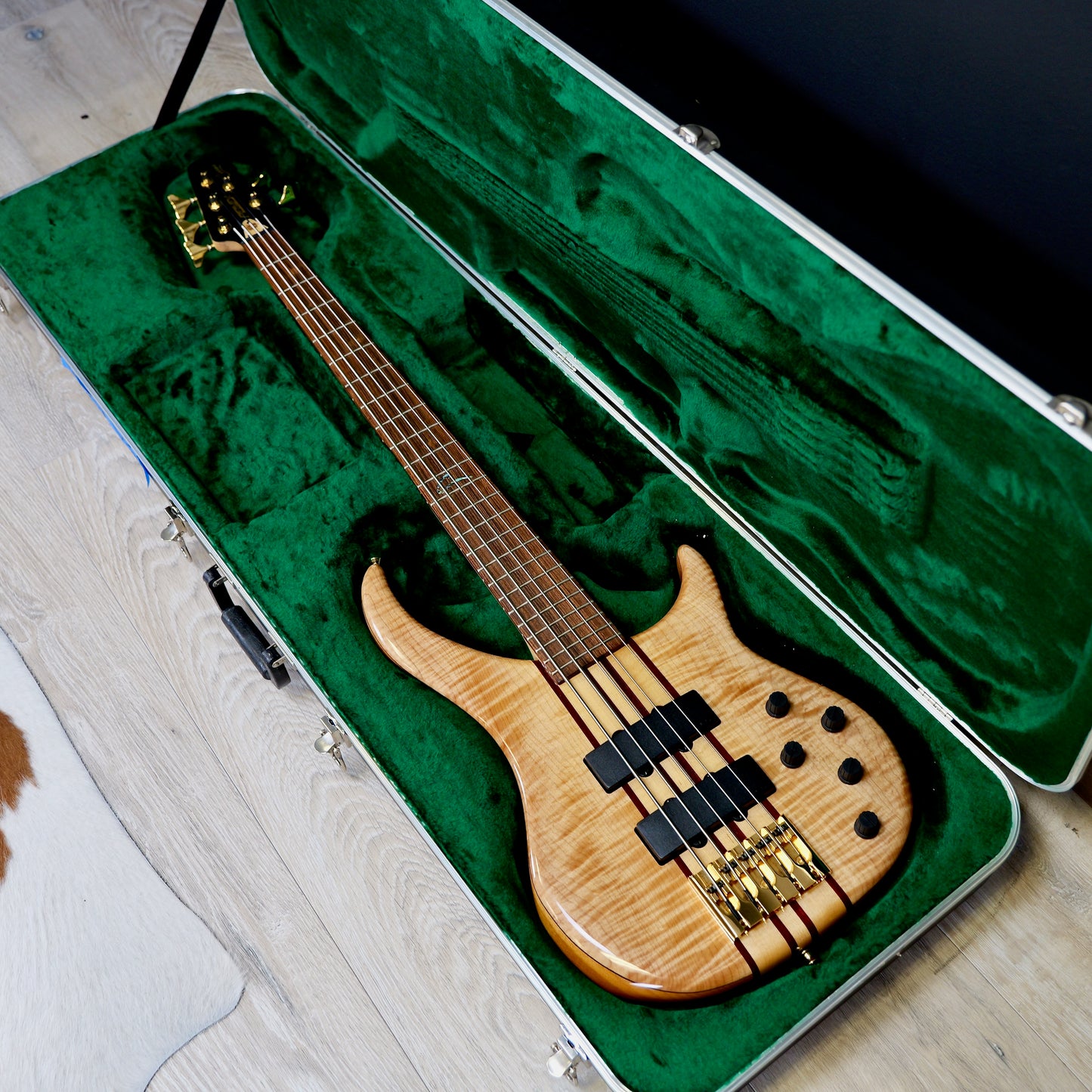 Peavey Cirrus 5 String Bass Flamed Maple USA