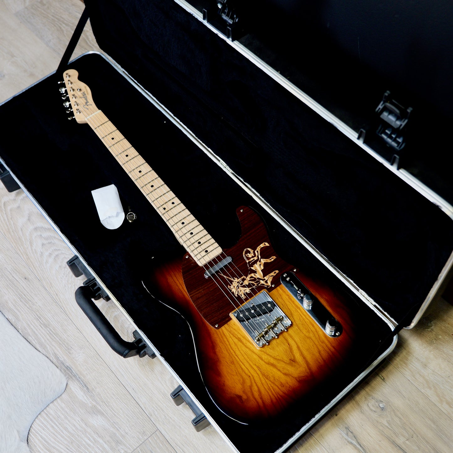 Fender Highway One Texas Telecaster 2-Color Sunburst, Custom Wooden Pickguard