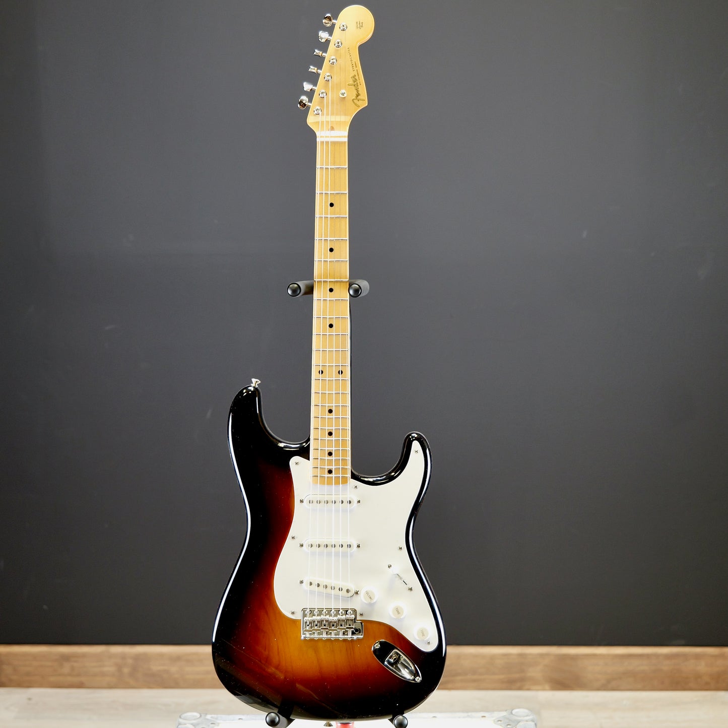 Fender Custom Shop Limited Edition 70th Anniversary 1954 Stratocaster NOS 1-Piece Quartersawn Maple Neck Fingerboard Wide-Fade 2-Color Sunburst