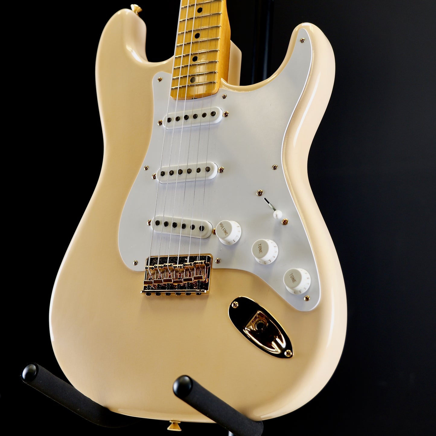 Fender Custom Shop Limited Edition 1954 Hardtail Stratocaster DLX Closet Classic 1-Piece Quartersawn Maple Neck Fingerboard Super/Super Faded Aged Shell Pink