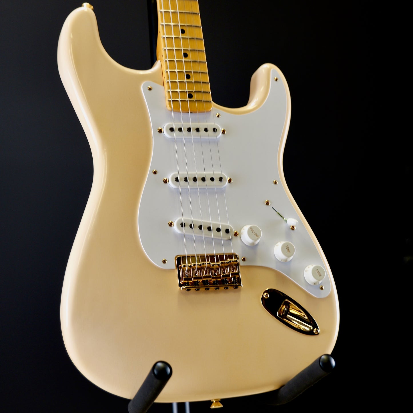 Fender Custom Shop Limited Edition 1954 Hardtail Stratocaster DLX Closet Classic 1-Piece Quartersawn Maple Neck Fingerboard Super/Super Faded Aged Shell Pink