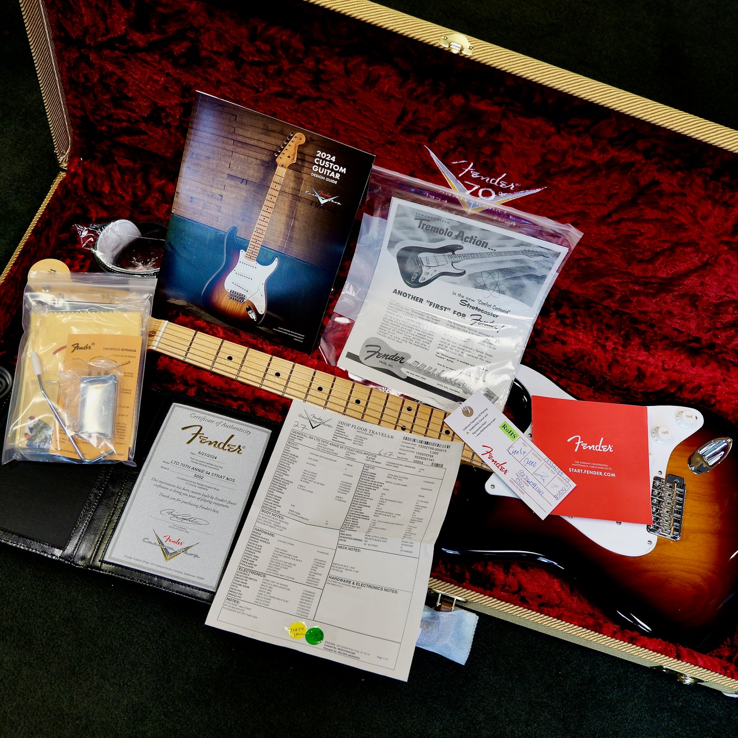 Fender Custom Shop Limited Edition 70th Anniversary 1954 Stratocaster NOS 1-Piece Quartersawn Maple Neck Fingerboard Wide-Fade 2-Color Sunburst