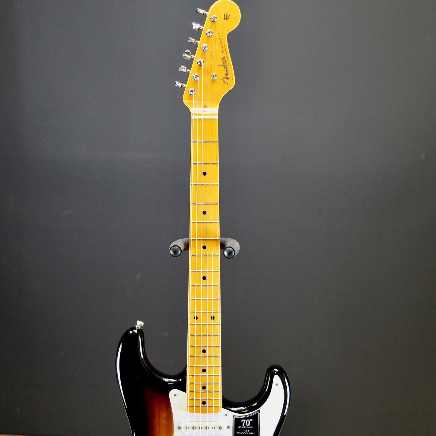 Fender 70th Anniversary American Vintage II 1954 Stratocaster Maple Fingerboard 2-Color Sunburst