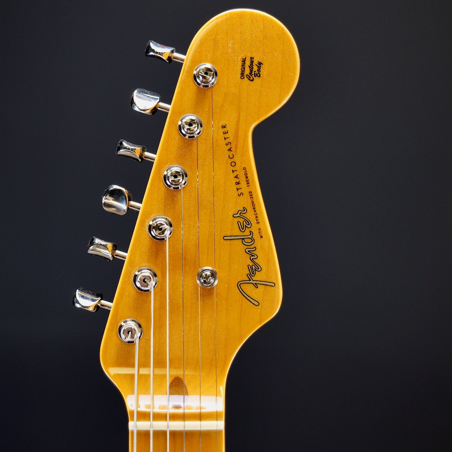 Fender 70th Anniversary American Vintage II 1954 Stratocaster Maple Fingerboard 2-Color Sunburst