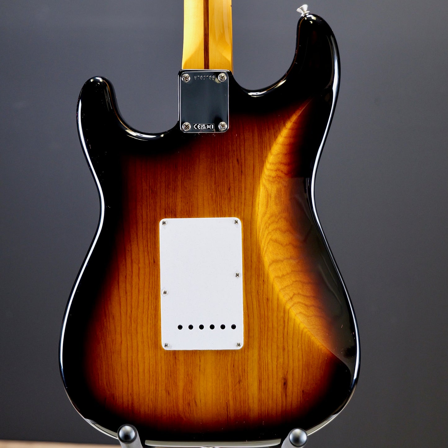 Fender 70th Anniversary American Vintage II 1954 Stratocaster Maple Fingerboard 2-Color Sunburst