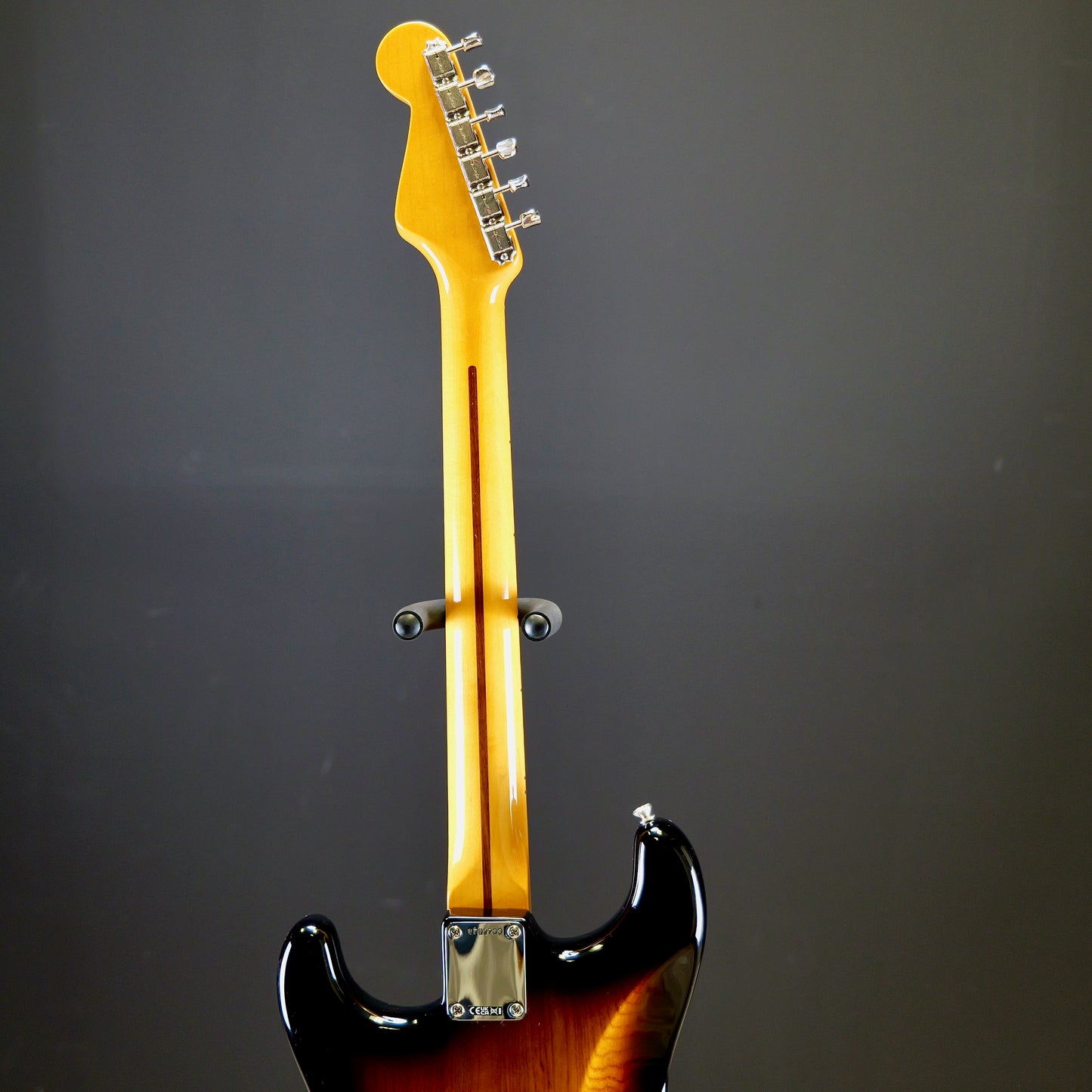 Fender 70th Anniversary American Vintage II 1954 Stratocaster Maple Fingerboard 2-Color Sunburst