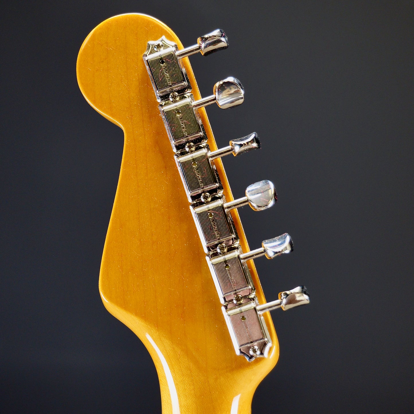 Fender 70th Anniversary American Vintage II 1954 Stratocaster Maple Fingerboard 2-Color Sunburst