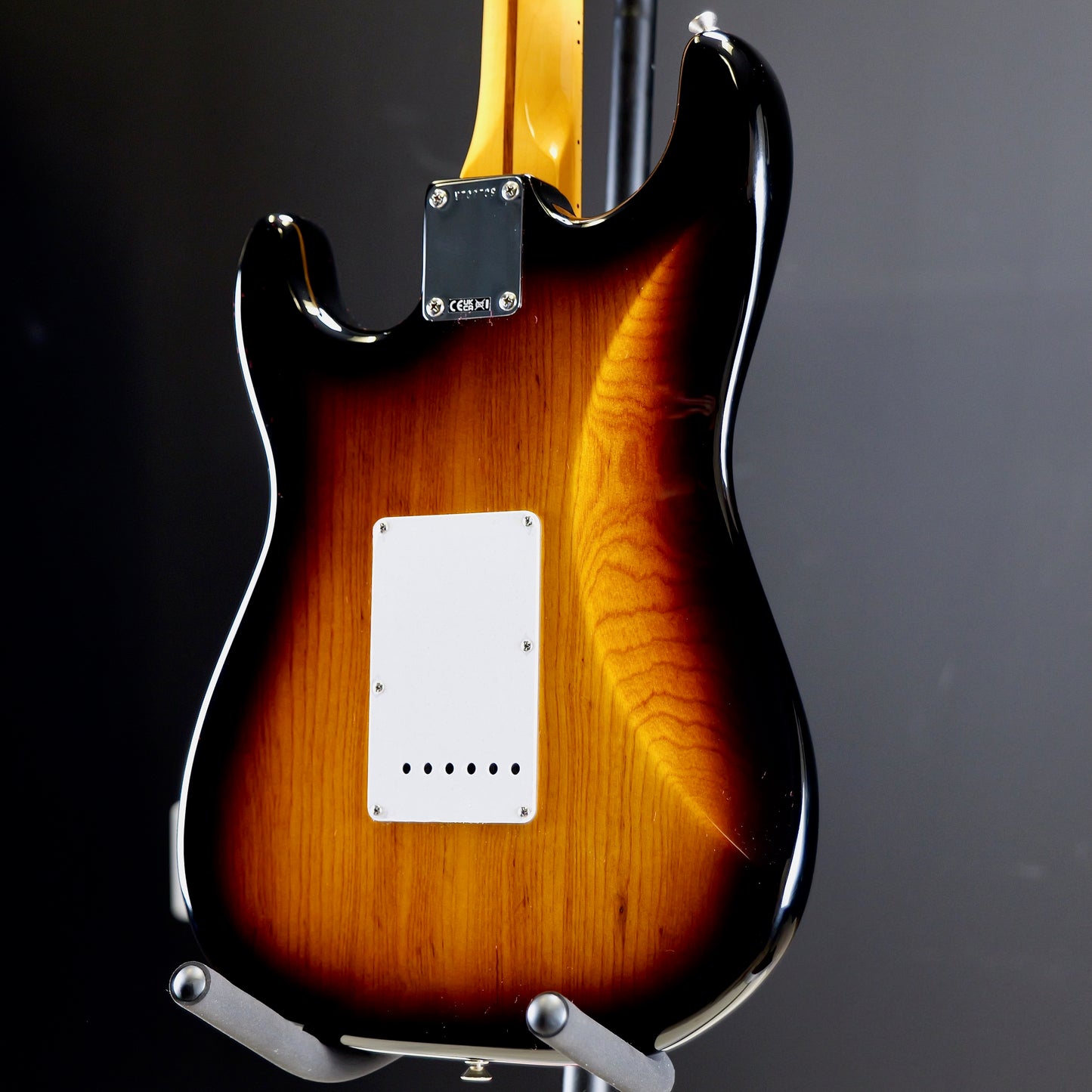 Fender 70th Anniversary American Vintage II 1954 Stratocaster Maple Fingerboard 2-Color Sunburst