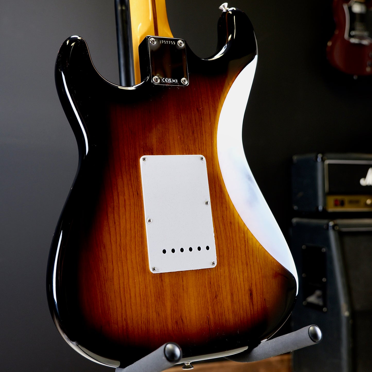 Fender 70th Anniversary American Vintage II 1954 Stratocaster Maple Fingerboard 2-Color Sunburst