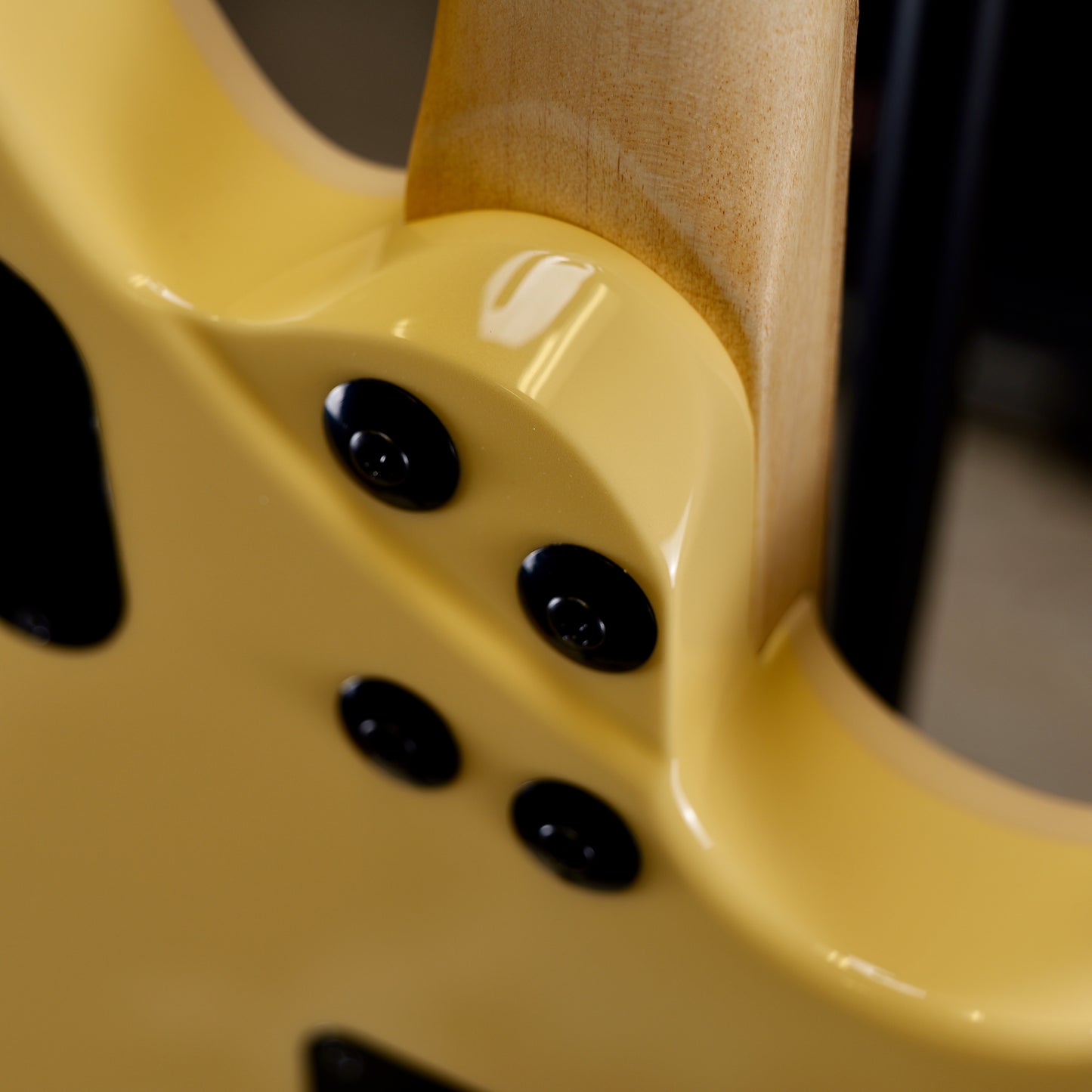 EVH Wolfgang USA Left Hand Birdseye Maple Fingerboard Vintage White