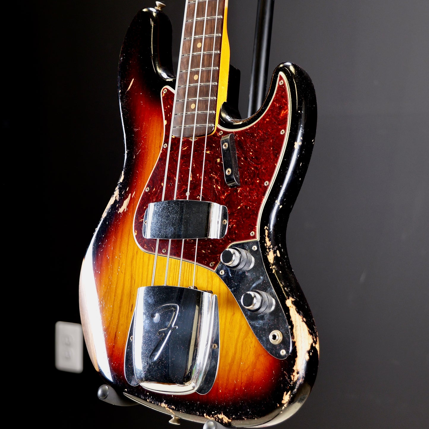 Fender Custom Shop 1961 Jazz Bass Heavy Relic 3A Rosewood Fingerboard 3-Color Sunburst