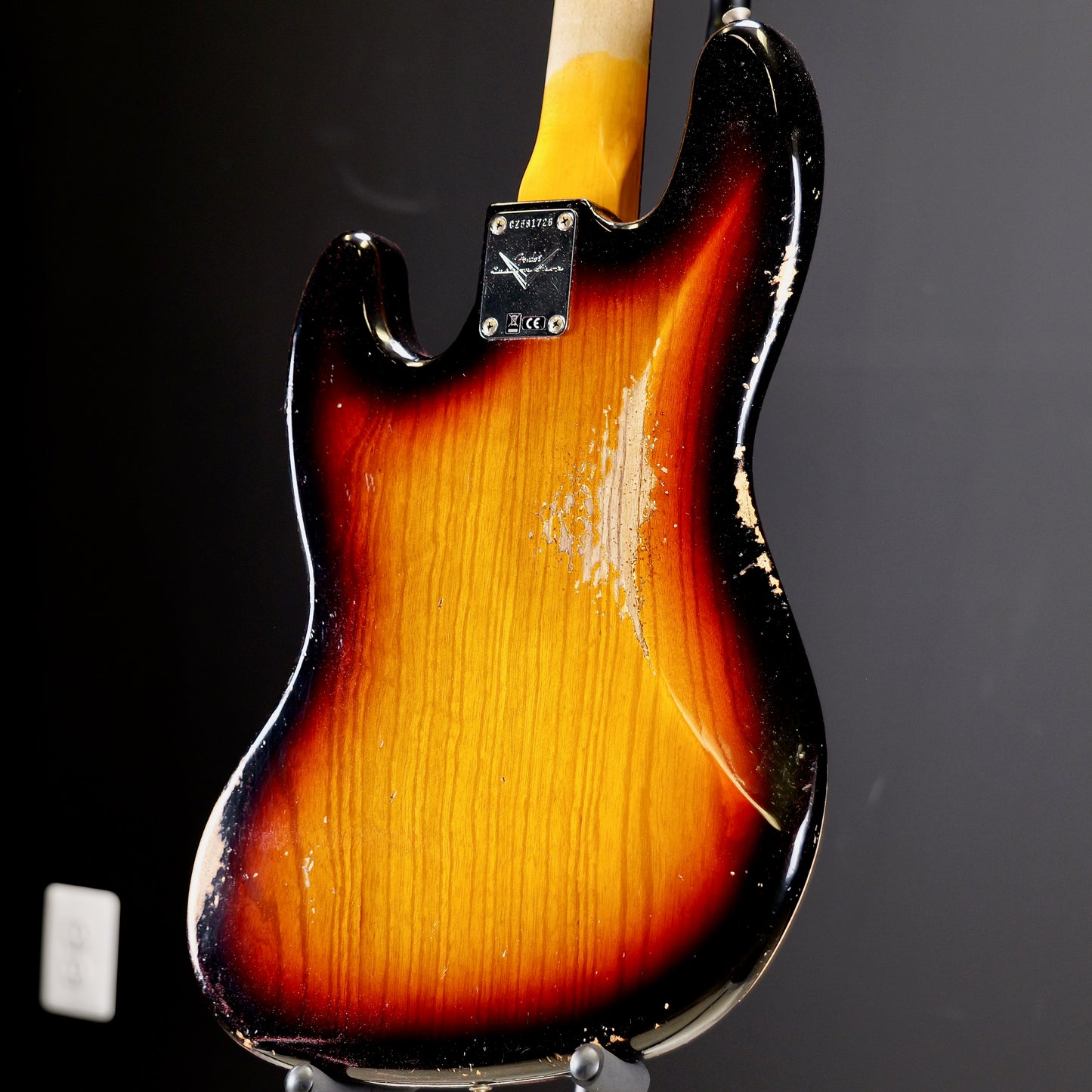 Fender Custom Shop 1961 Jazz Bass Heavy Relic 3A Rosewood Fingerboard 3-Color Sunburst