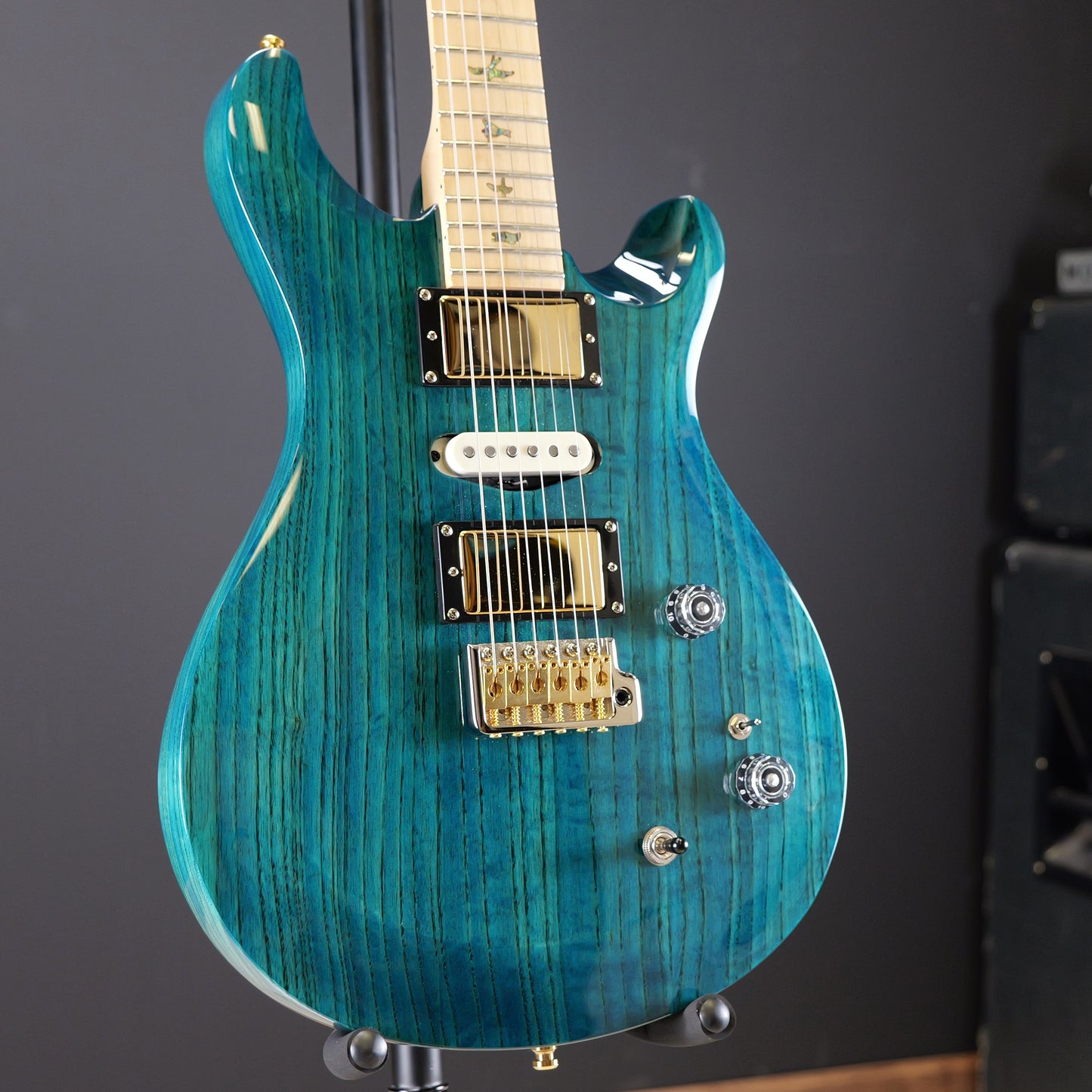 PRS SE Swamp Ash Special Iri Blue w/ Tom Anderson HC1/VA7R/HC2+ / Graphtech Ratio Locking Tuners / PRS Brass Saddles / PRS ATA Hardshell Case