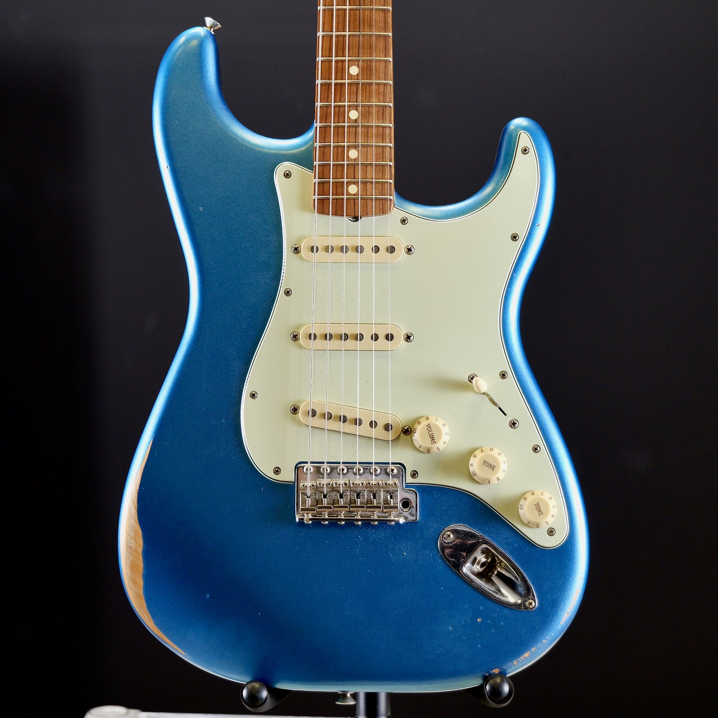 Fender Vintera Road Worn '60s Stratocaster Pau Ferro Fingerboard Lake Placid Blue