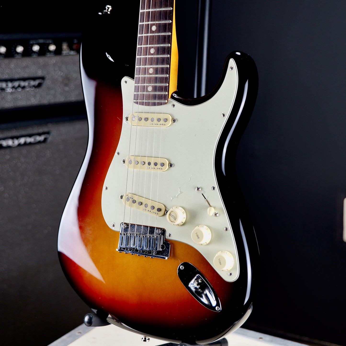 Fender American Ultra Stratocaster Rosewood Fingerboard Ultraburst