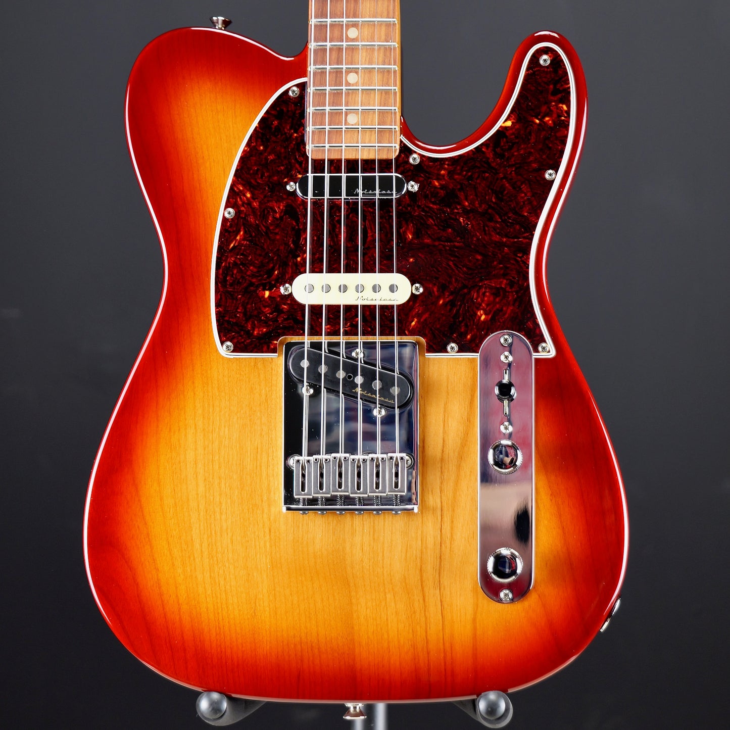 Fender Player Plus Nashville Telecaster Pau Ferro Fingerboard Sienna Sunburst