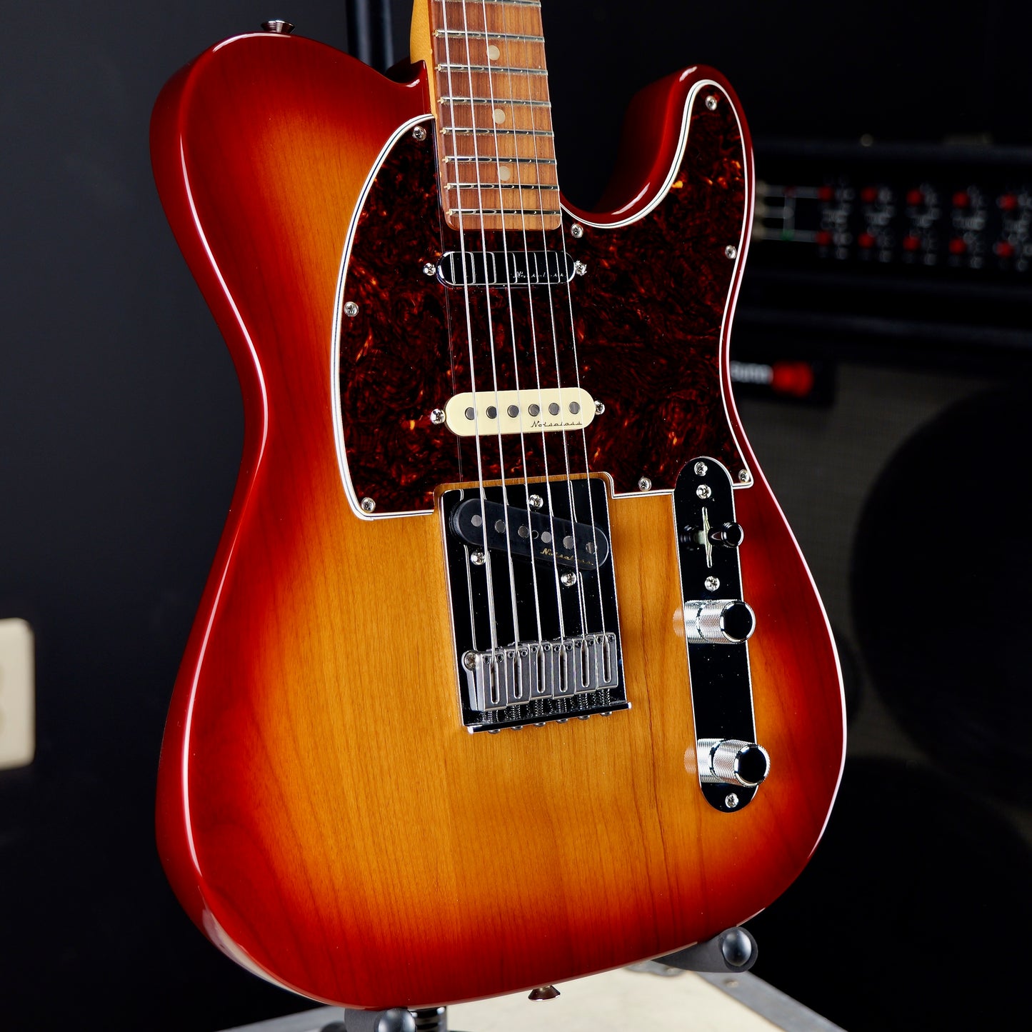 Fender Player Plus Nashville Telecaster Pau Ferro Fingerboard Sienna Sunburst