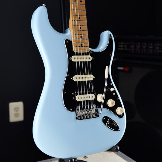 Fender Limited Edition Player Stratocaster HSS Maple Fingerboard Sonic Blue