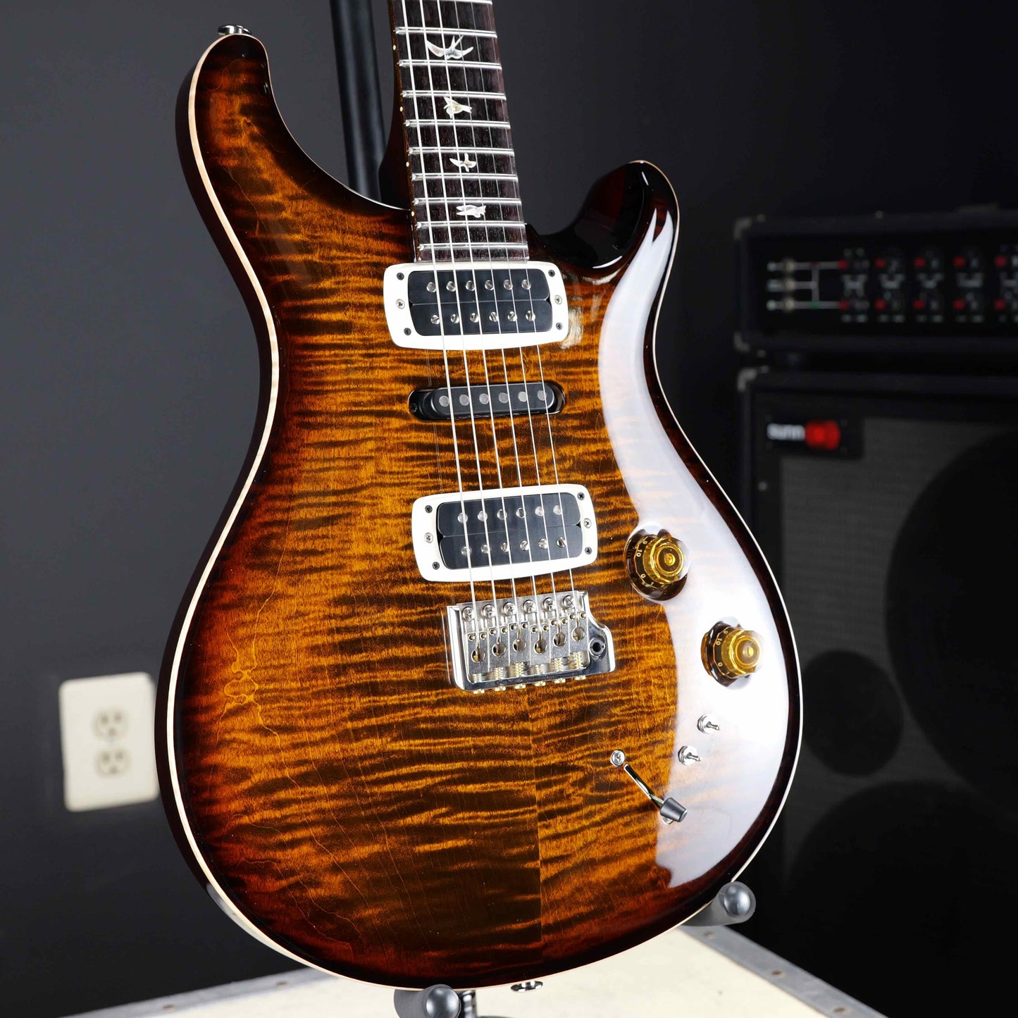 PRS Modern Eagle V Black Gold Burst