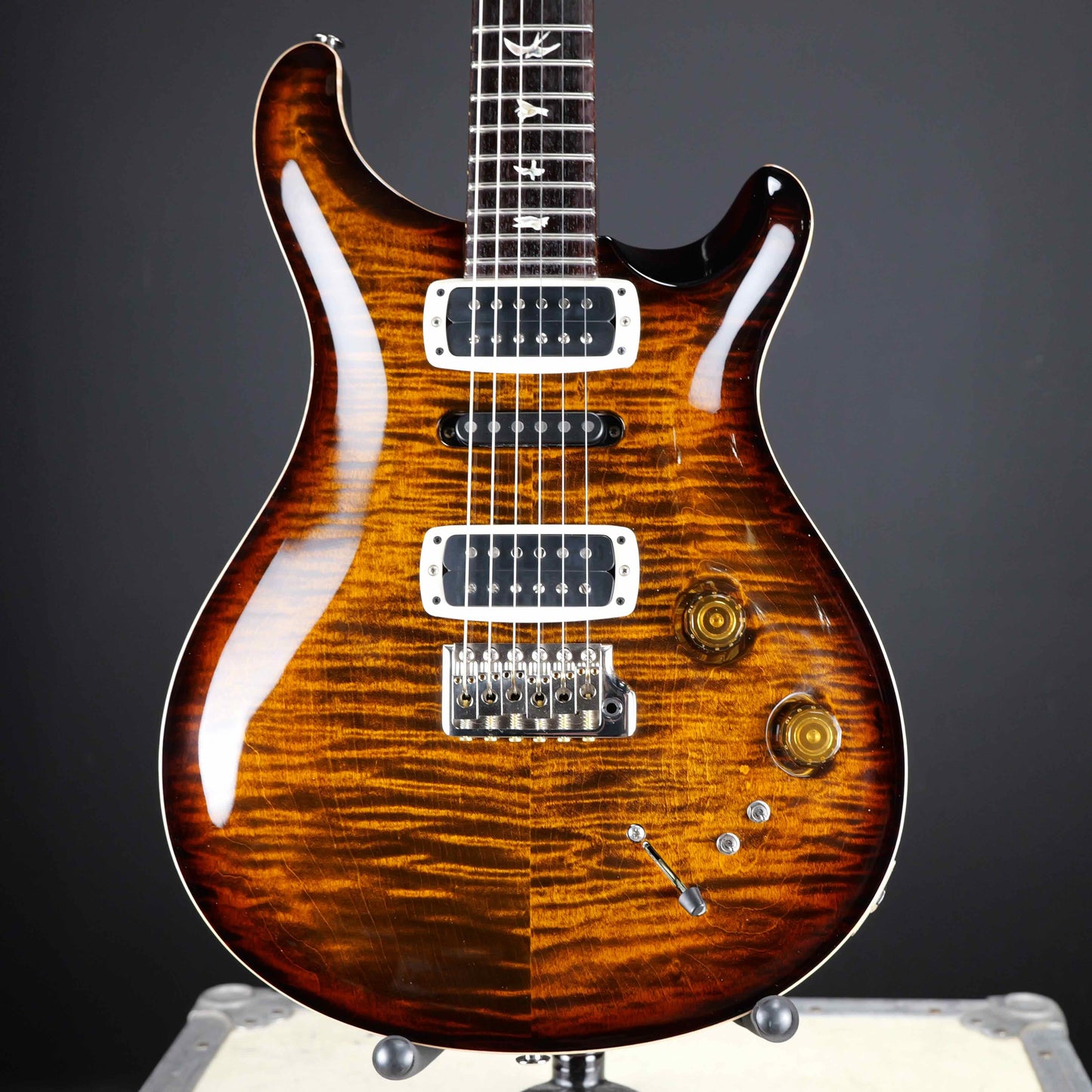 PRS Modern Eagle V Black Gold Burst