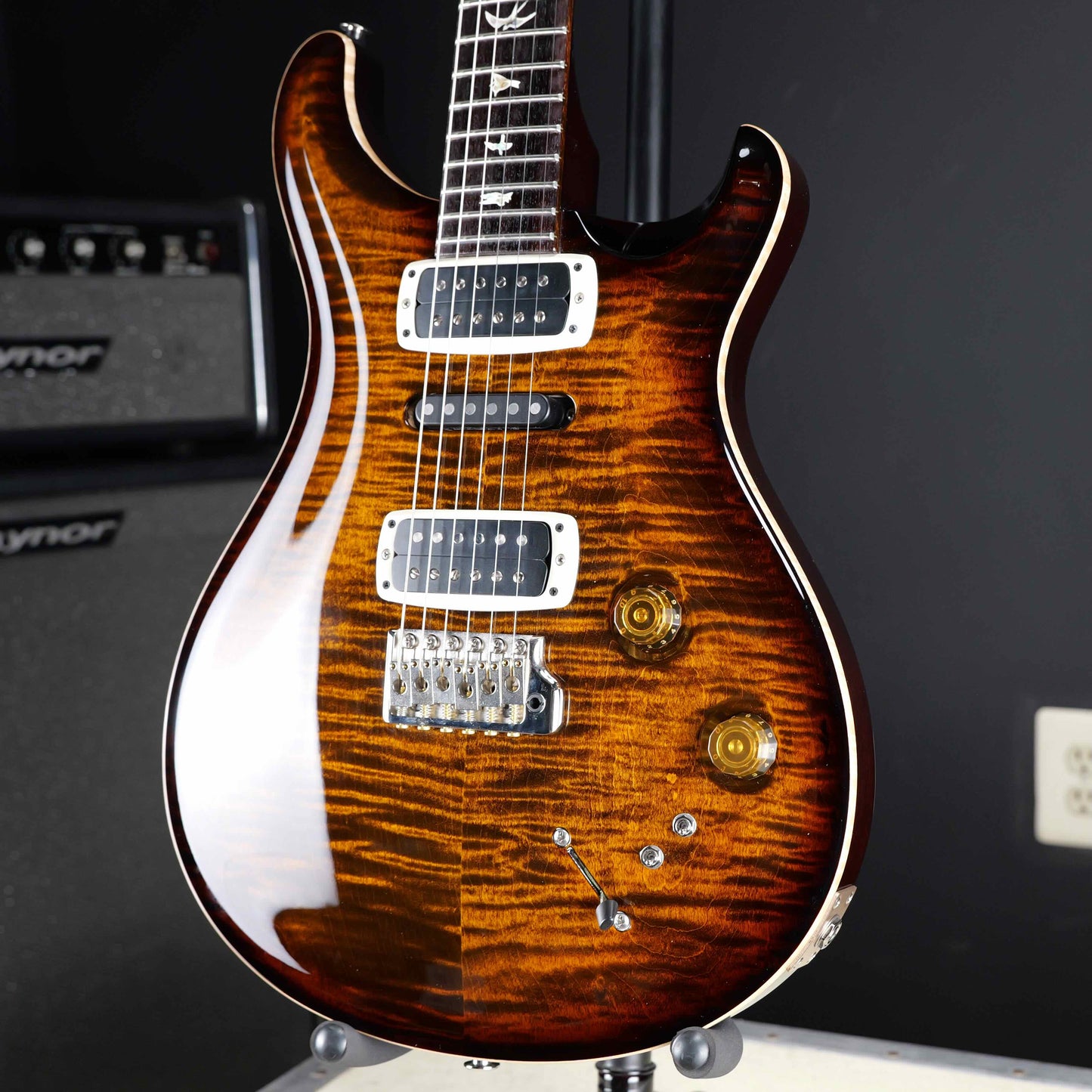 PRS Modern Eagle V Black Gold Burst