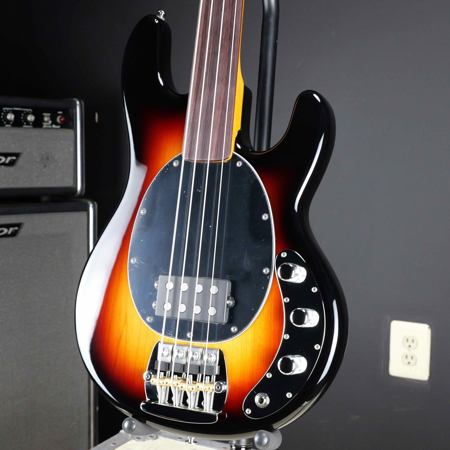 Ernie Ball Music Man Pino Palladino Stingray Bass 79 Burst Fretless
