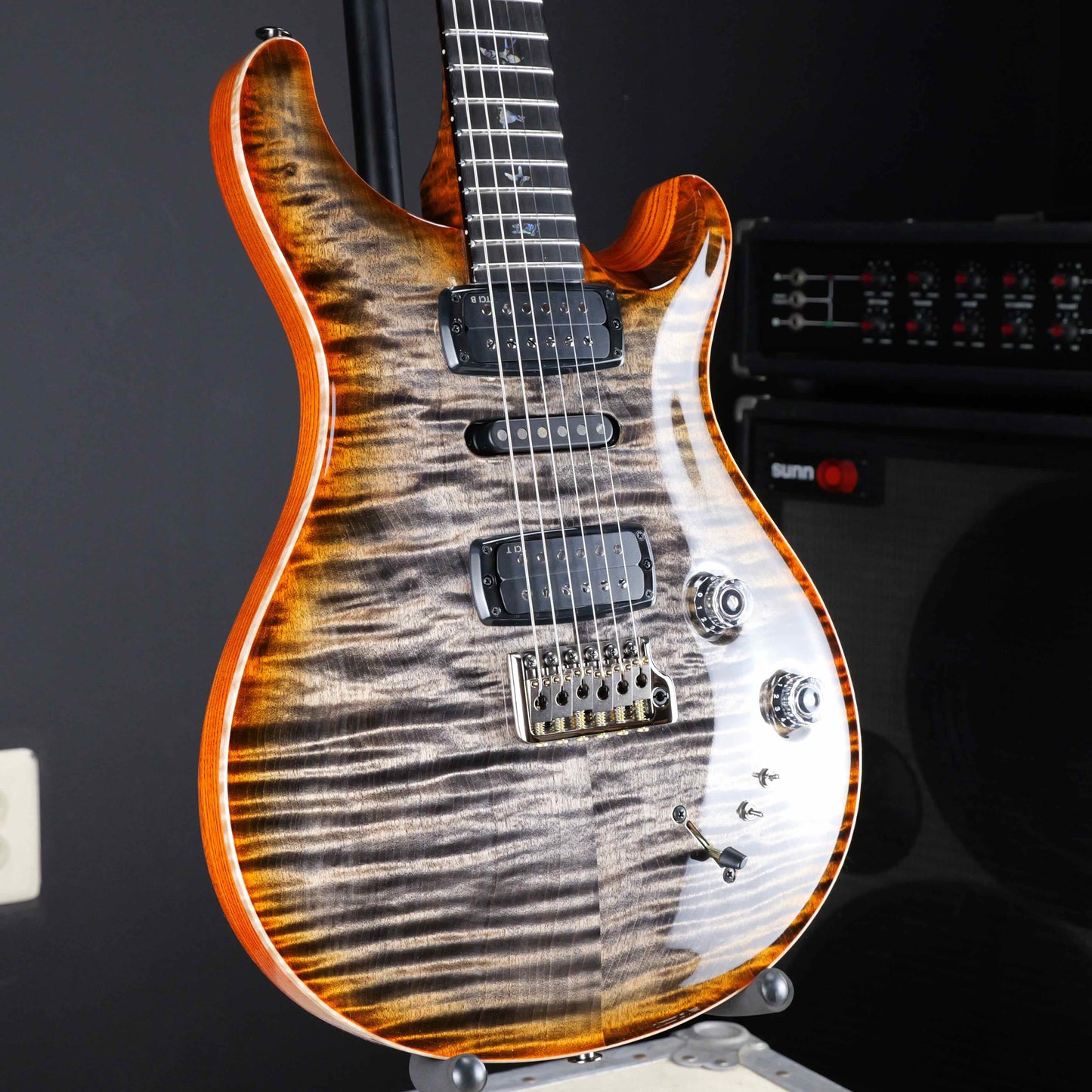 PRS Wood Library Modern Eagle V 10 Top Burnt Maple Leaf