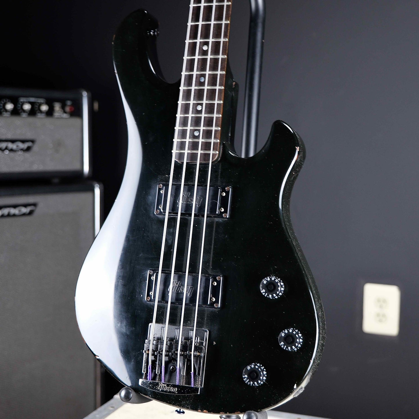 Gibson Q-80 Bass Black