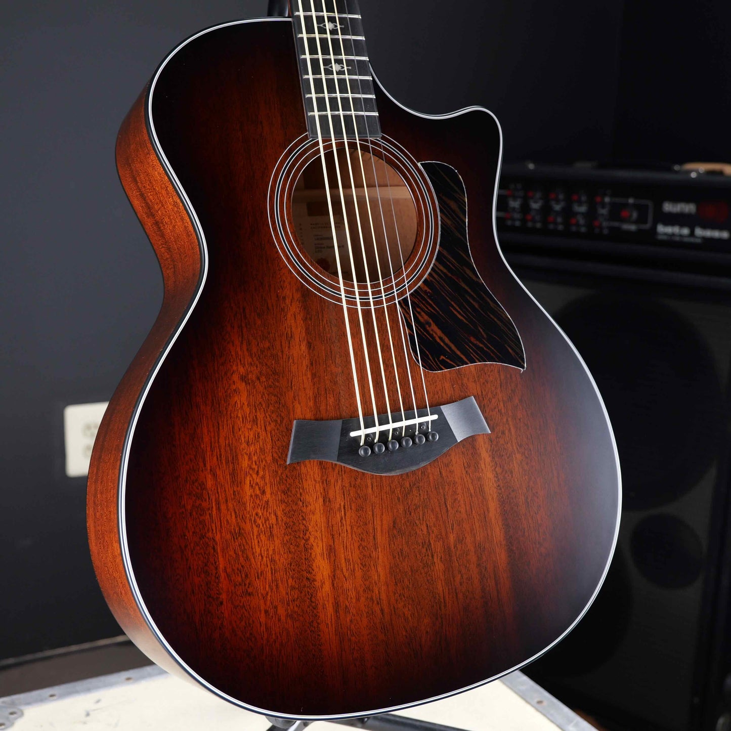 Taylor 324ce Baritone-6 LTD
