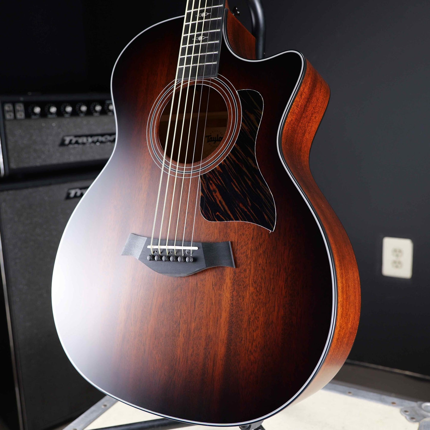 Taylor 324ce Baritone-6 LTD