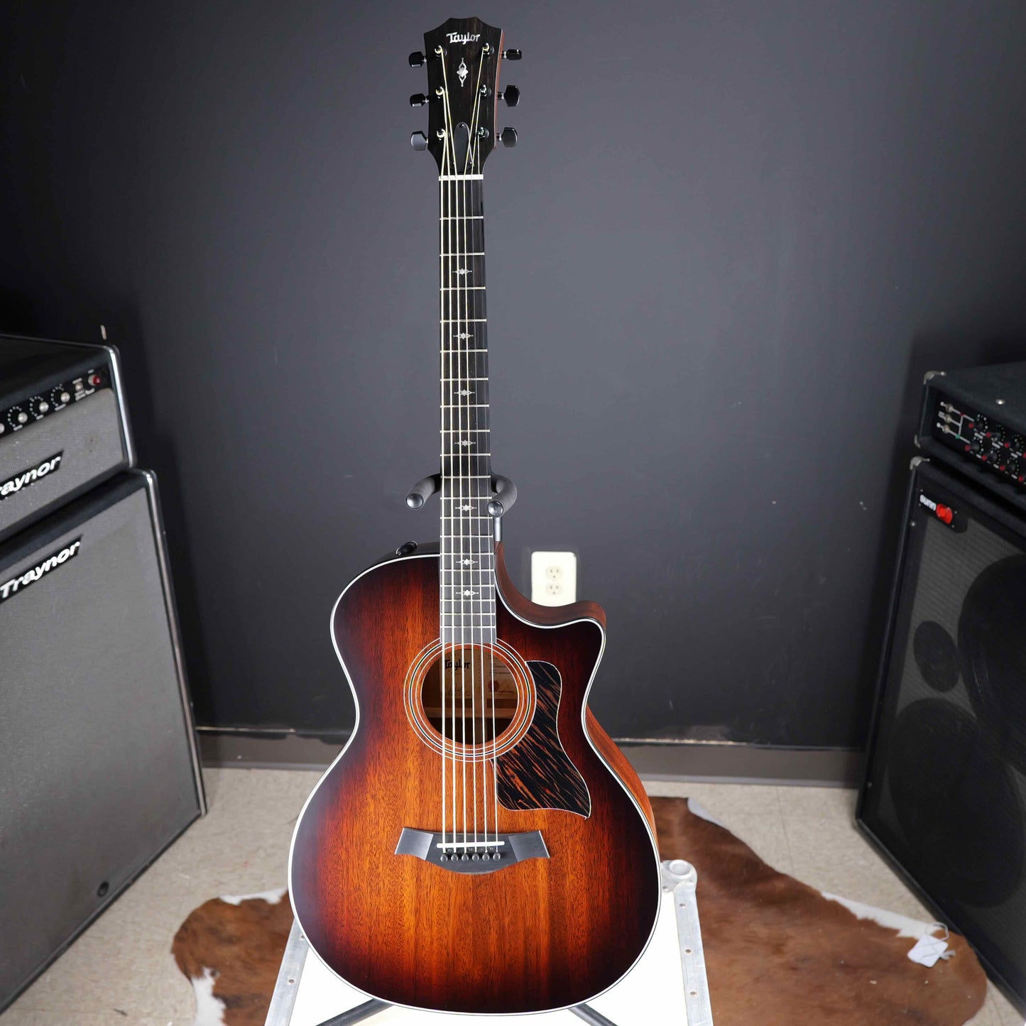 Taylor 324ce Baritone-6 LTD
